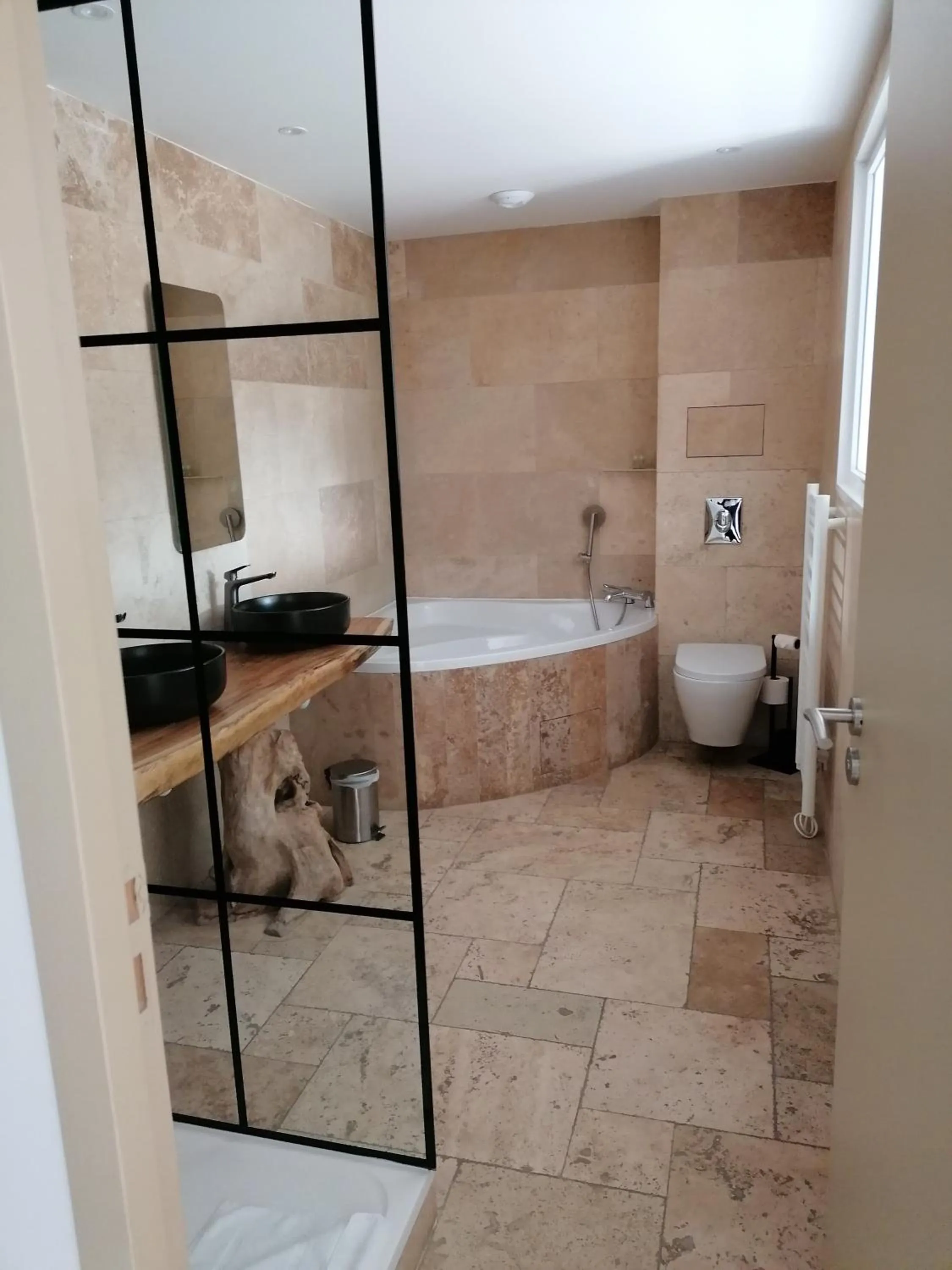 Shower in DOMAINE DE LA NERTHE- HOTEL PROVENCE MEDITERRANEE