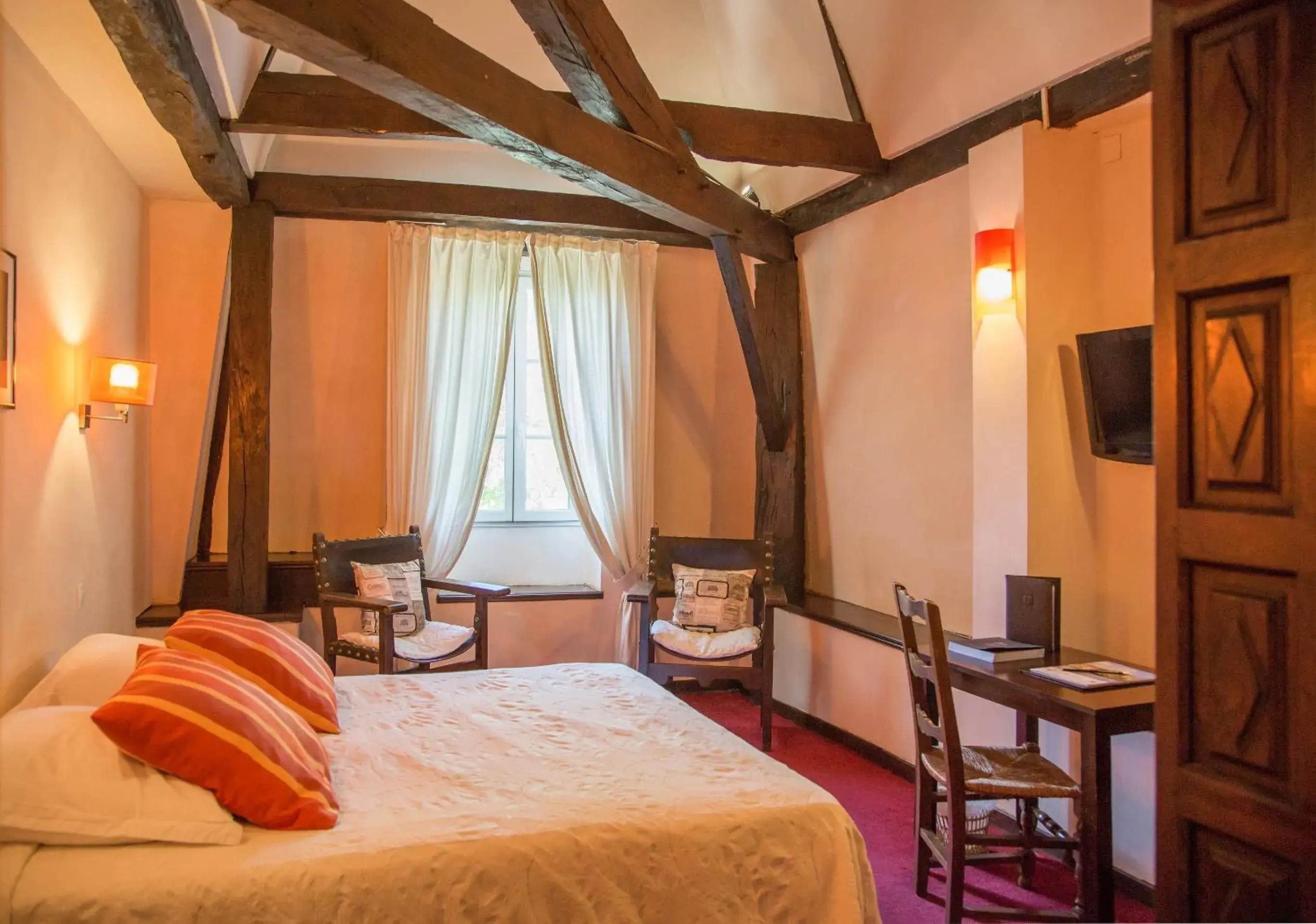 Bedroom, Bed in Logis Hôtel Restaurant Château Bellevue Bedroom, Bed in Logis Hôtel Restaurant Château Bellevue