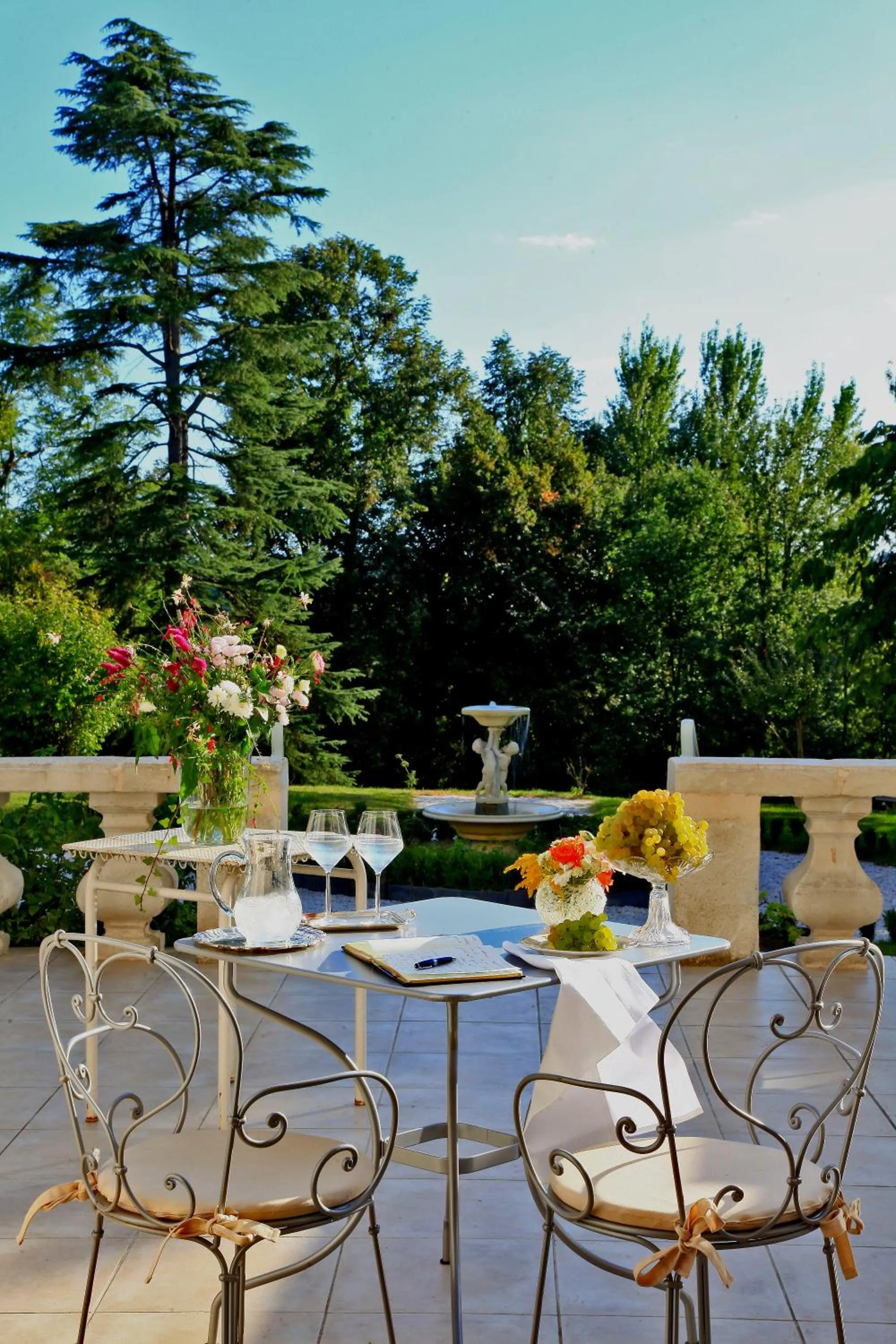 Garden in Logis Hôtel Restaurant Château Bellevue