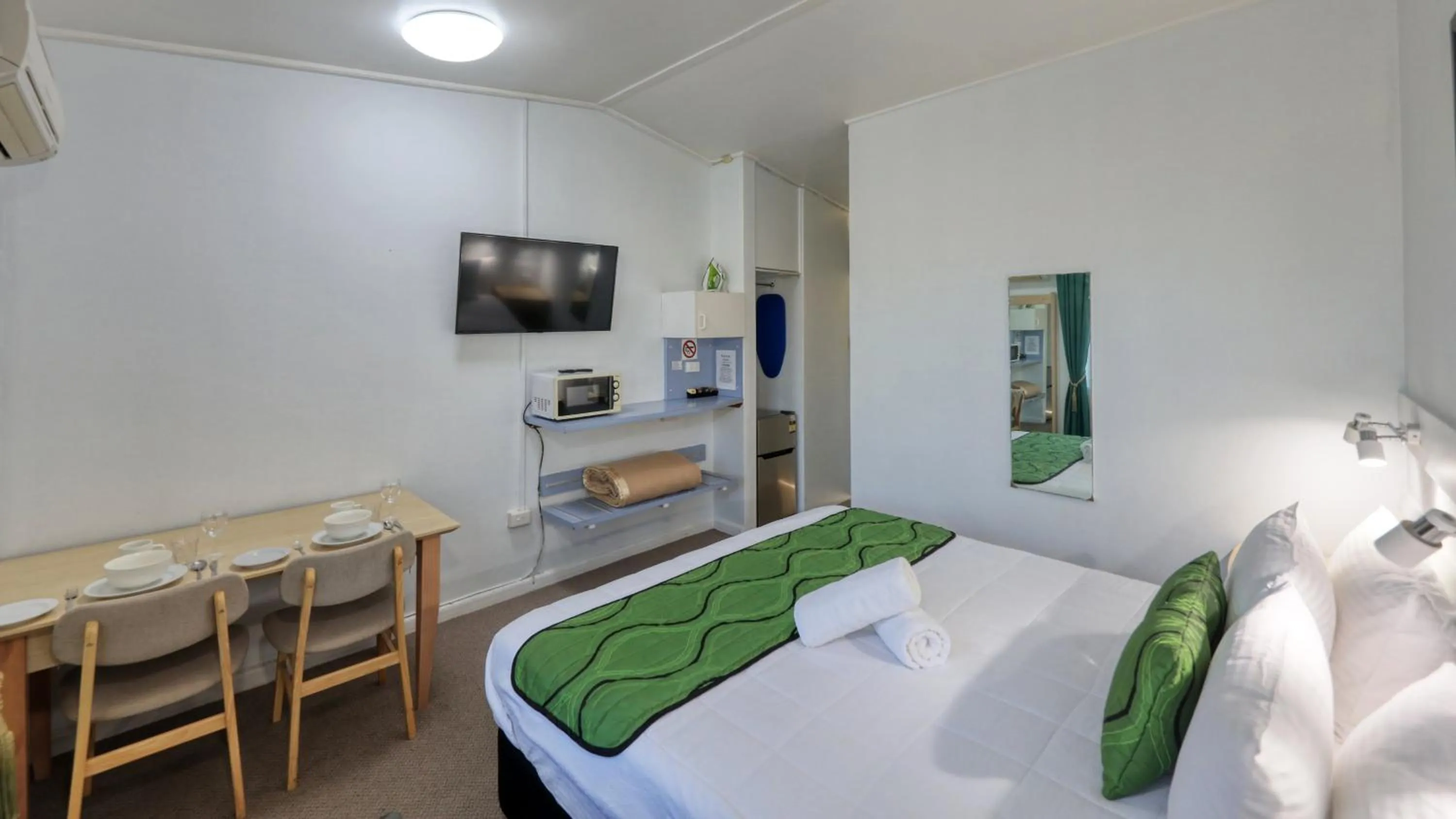 TV and multimedia, Bed in CBD GI Motel