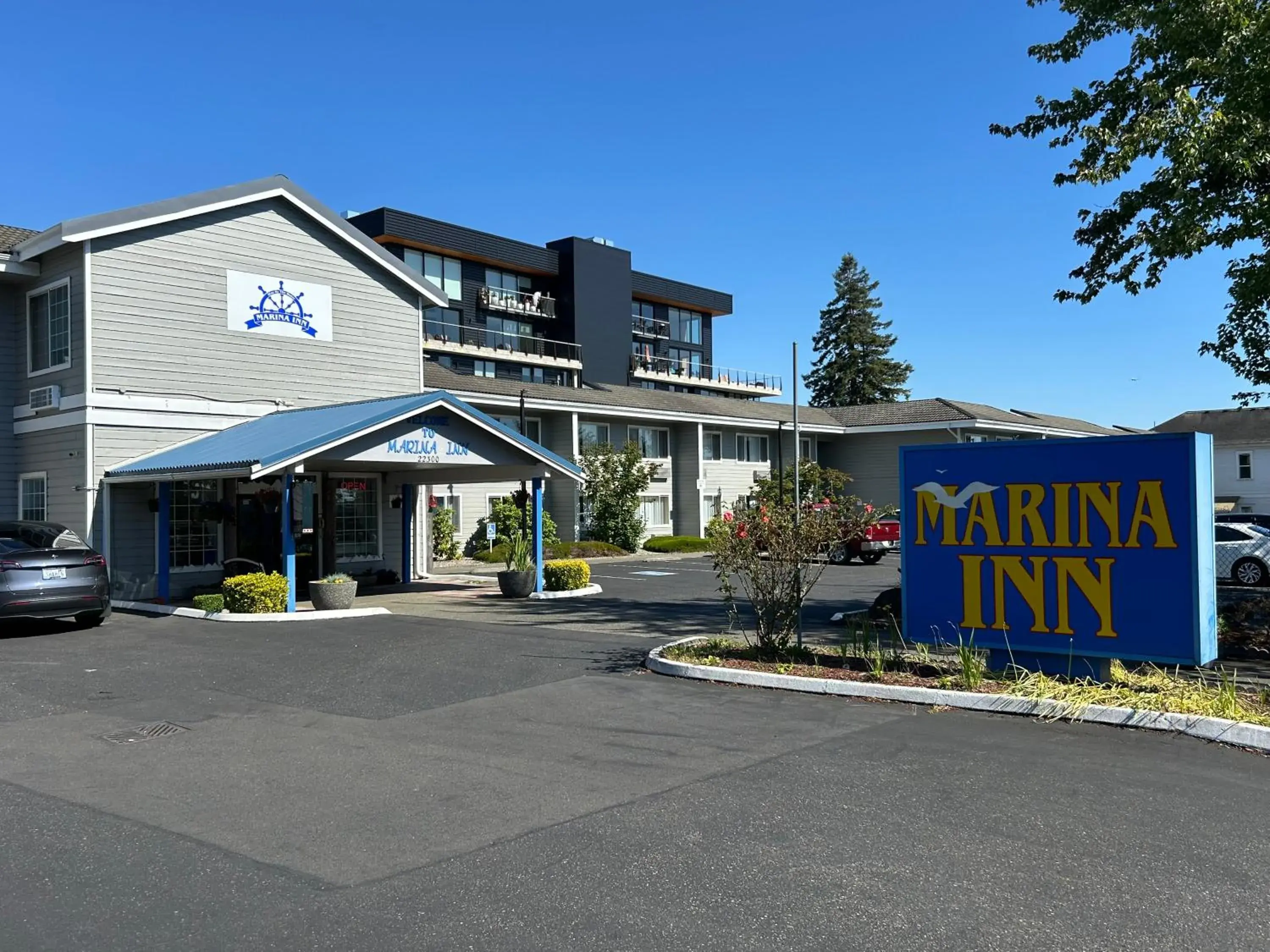 Property building in Marina Inn Des Moines / SeaTac Property building in Marina Inn Des Moines / SeaTac