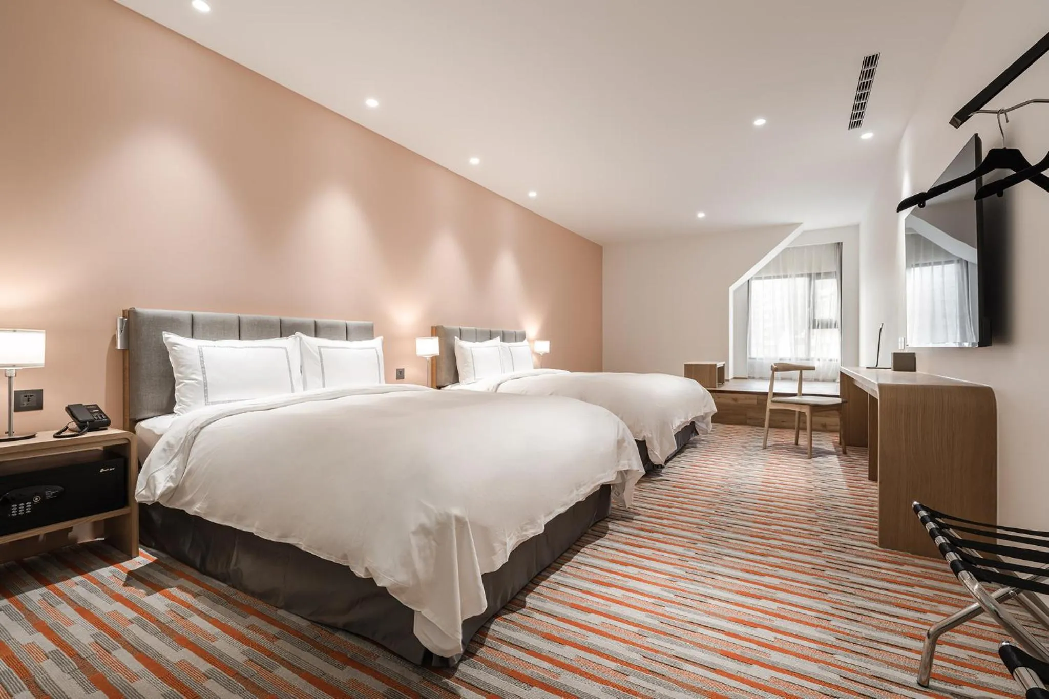 Bed in Phoenix Hotel Taichung