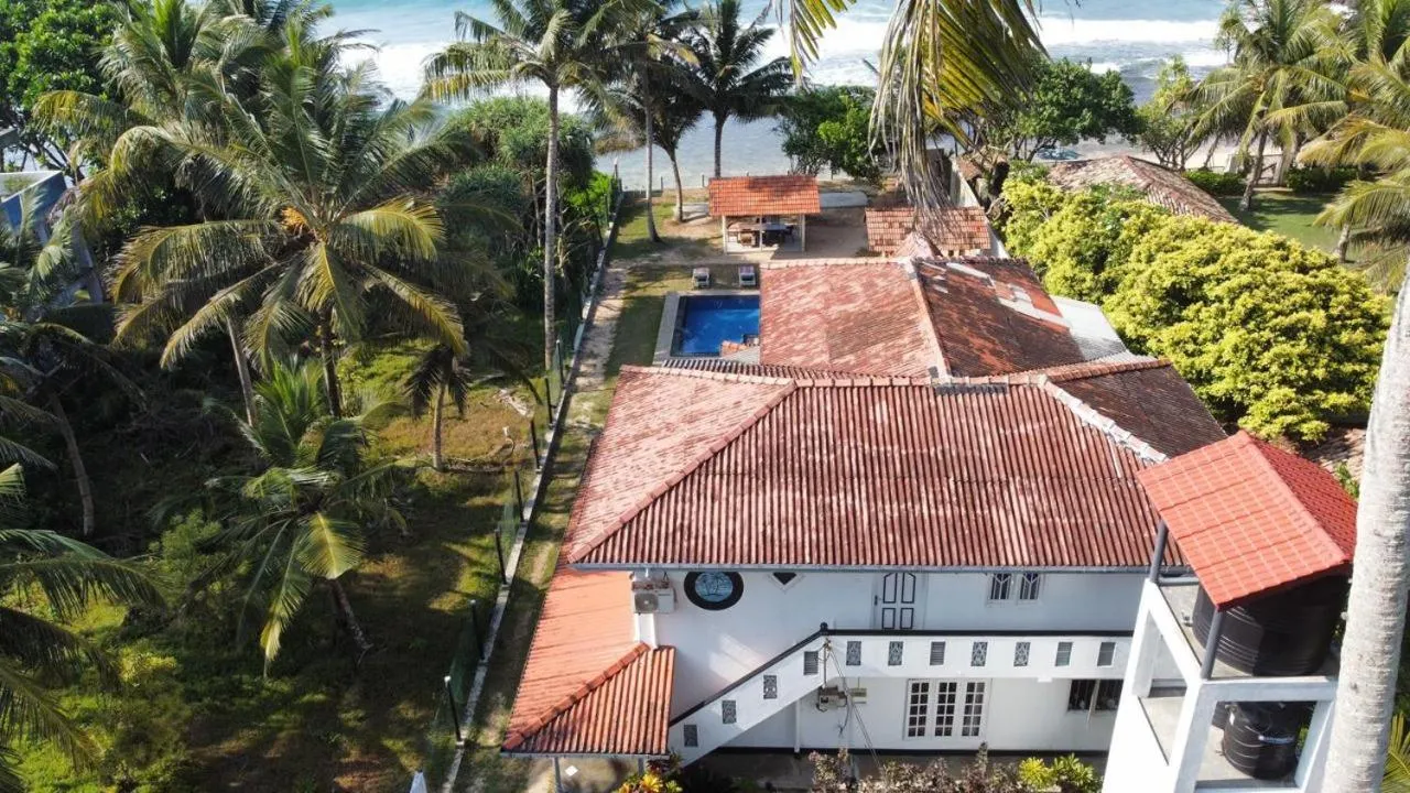 Deluxe Family Suite in Avin Beach Villa