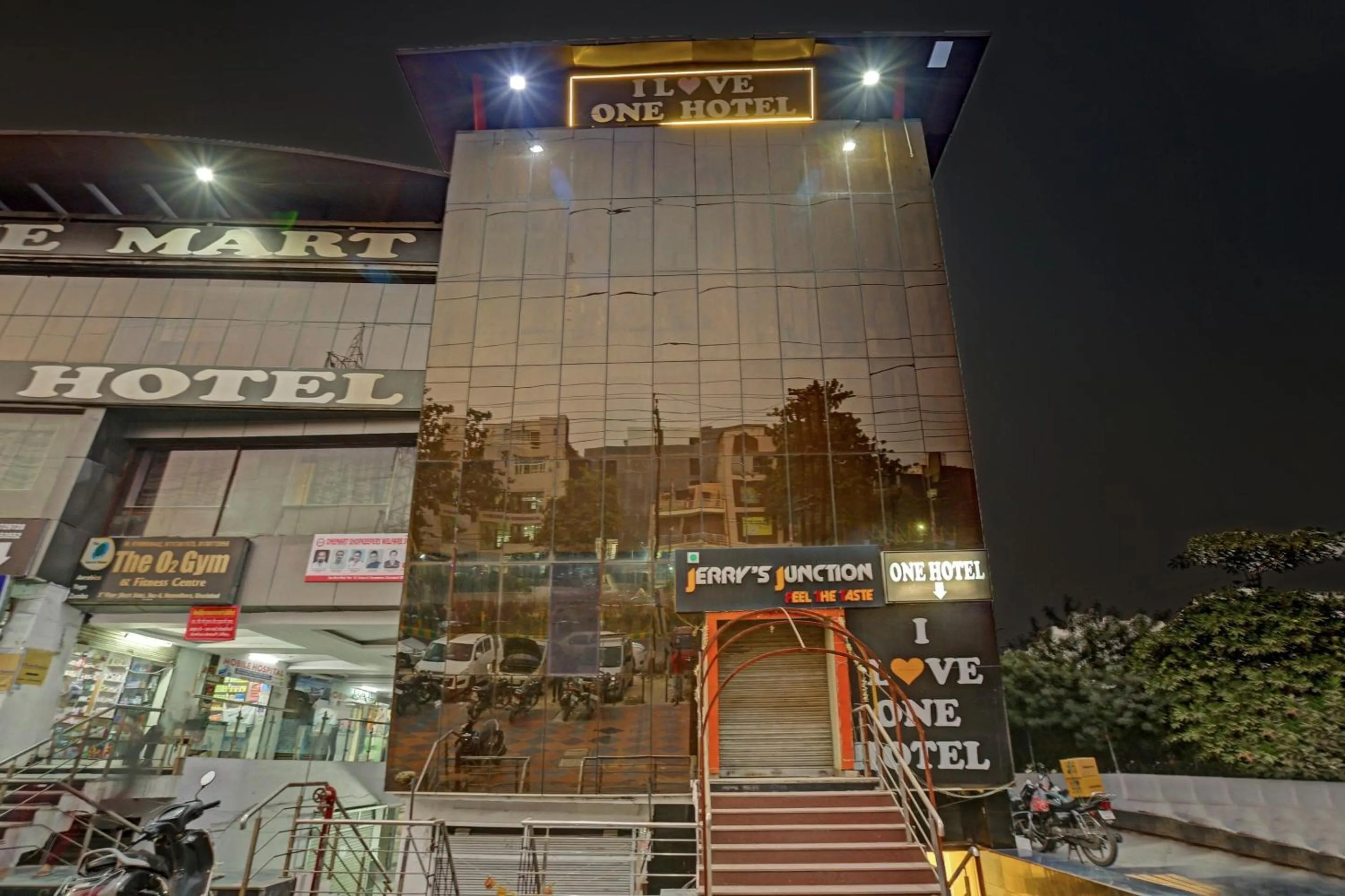 Facade/entrance in Collection O One Hotel