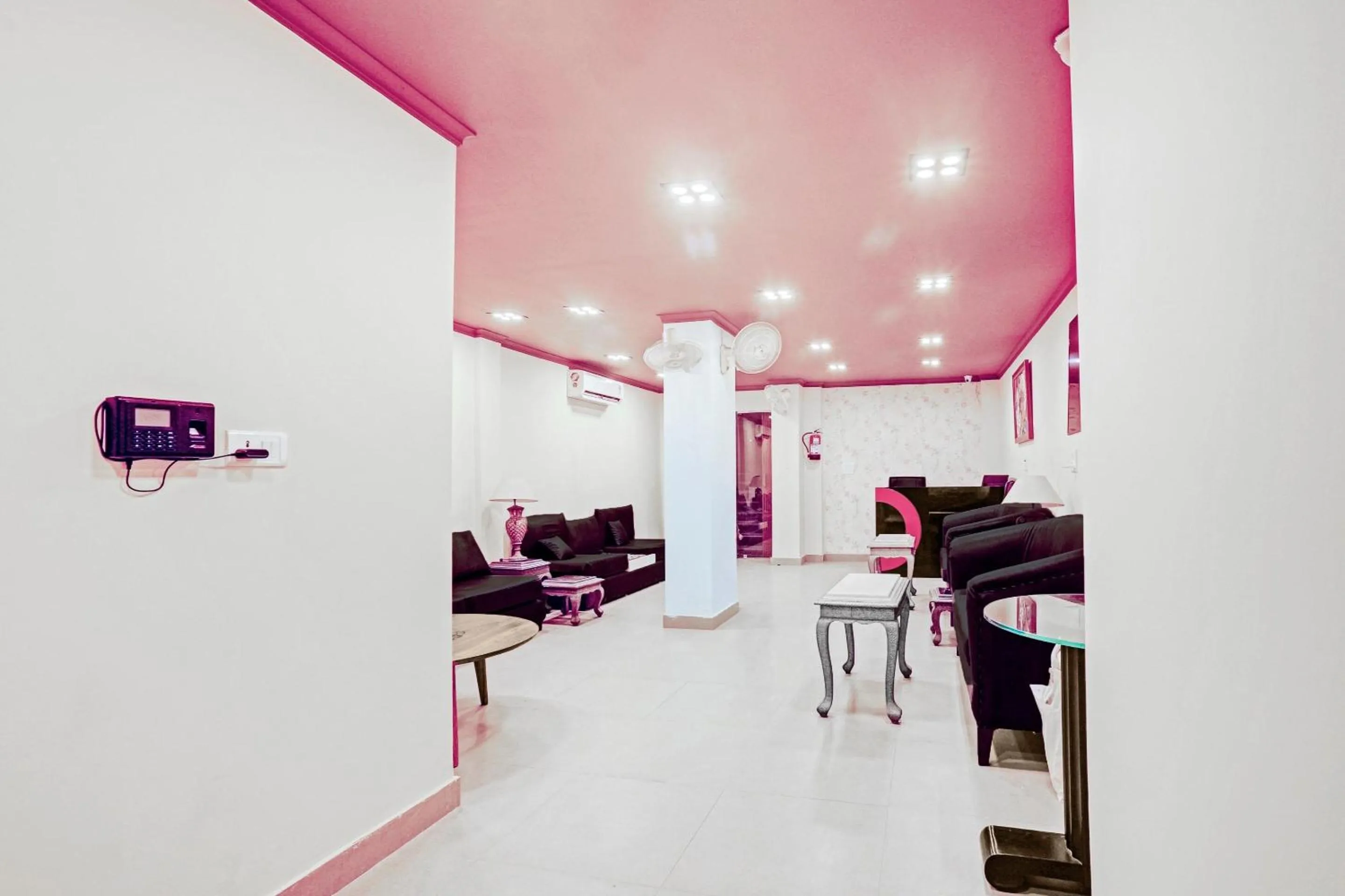 Lobby or reception in Collection O One Hotel