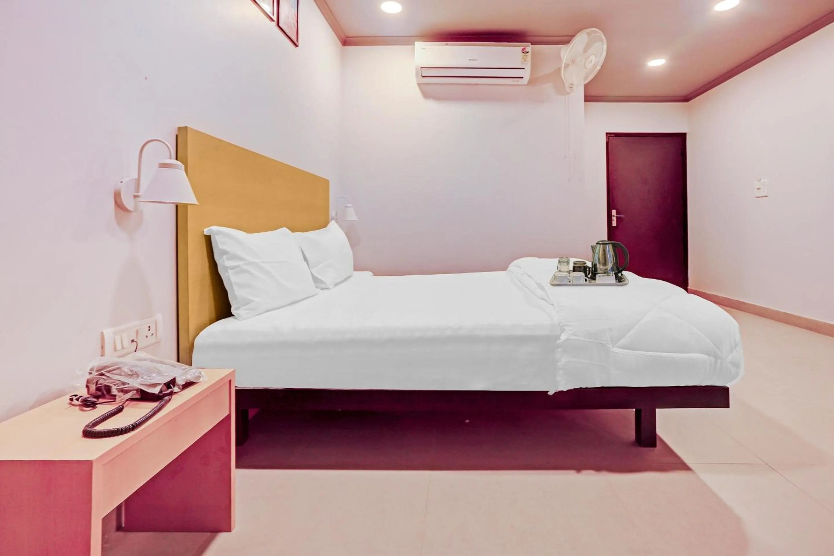 Bedroom in Collection O One Hotel