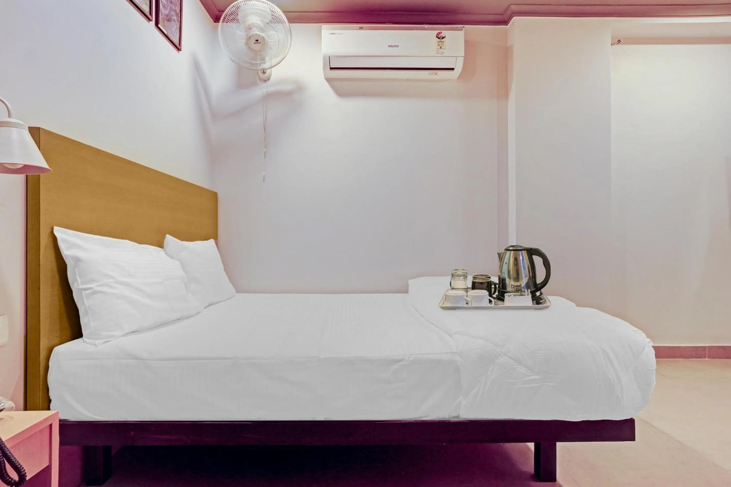 Bedroom in Collection O One Hotel