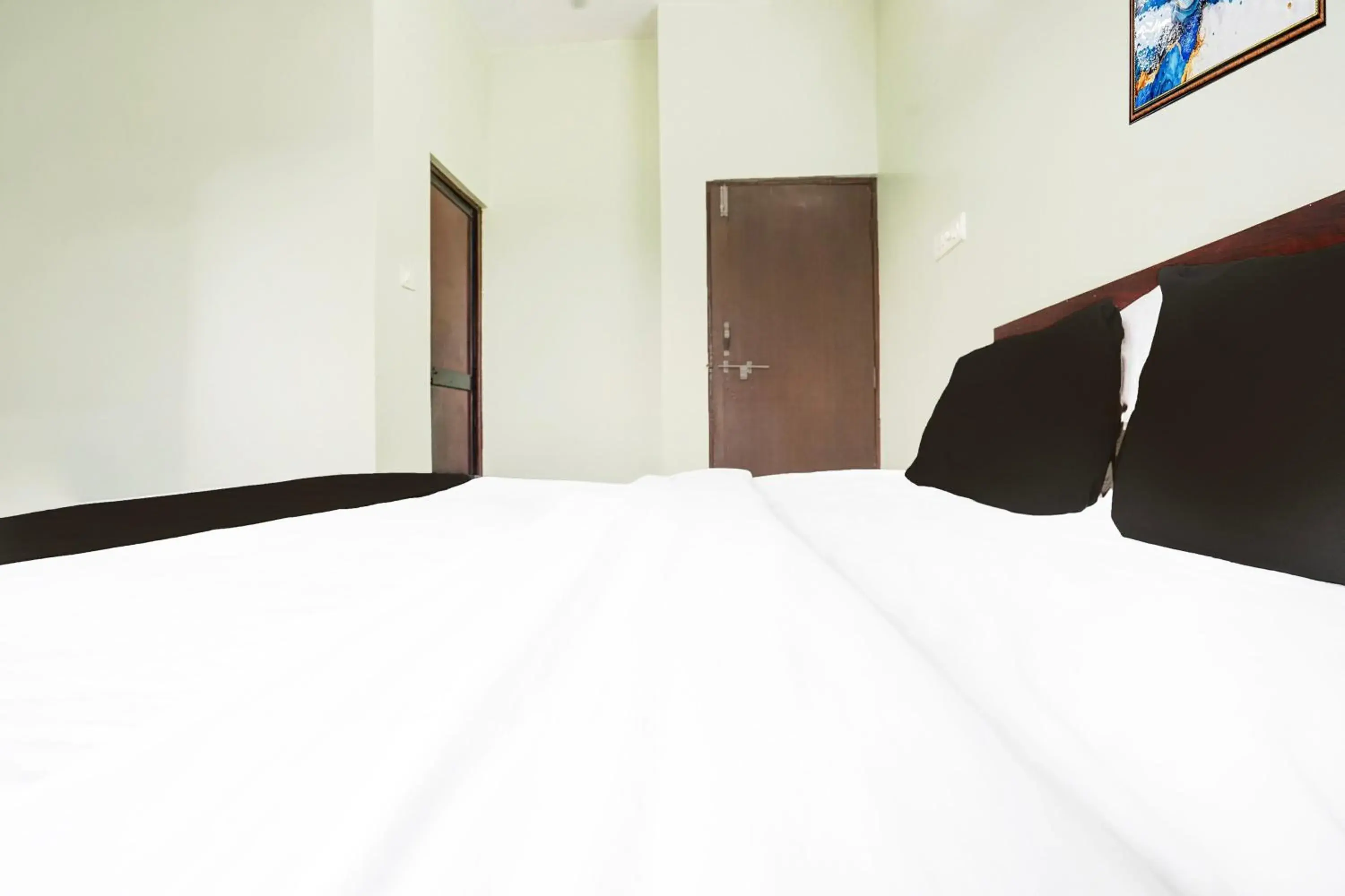 Bedroom, Bed in Super Hotel O Rajendra Nagar Hingna Road Bedroom, Bed in Super Hotel O Rajendra Nagar Hingna Road