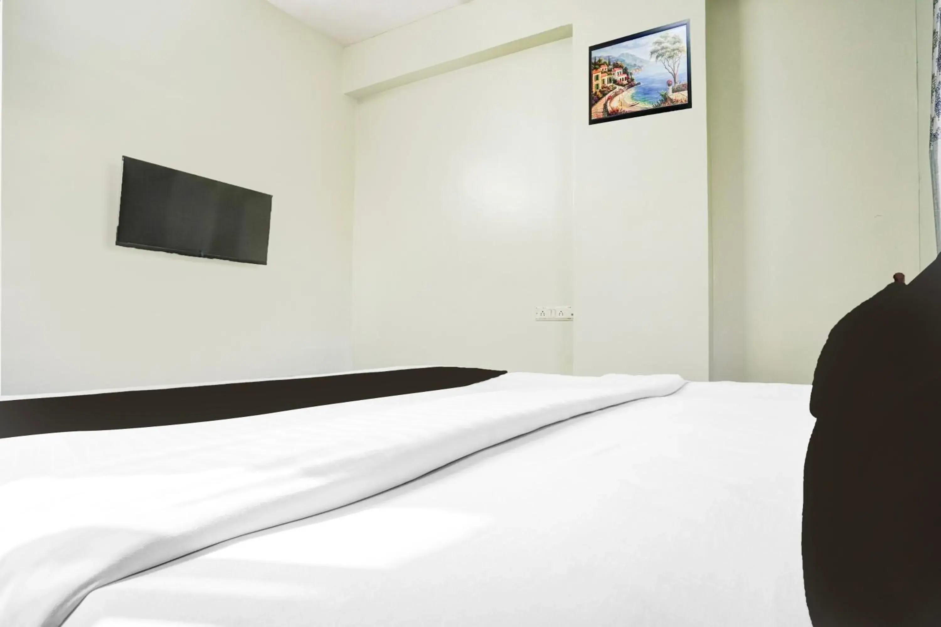 Bedroom, Bed in Super Hotel O Rajendra Nagar Hingna Road Bedroom, Bed in Super Hotel O Rajendra Nagar Hingna Road