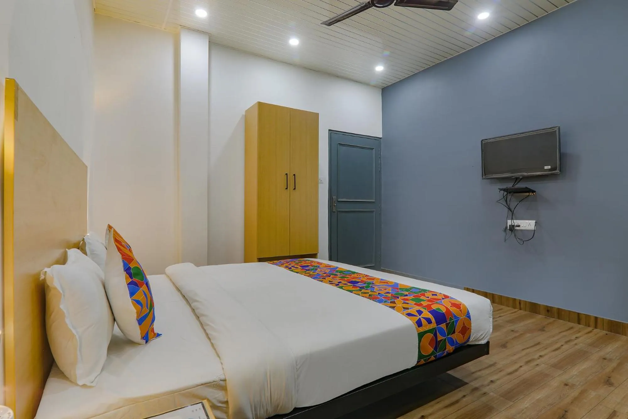 Bed in FabHotel Super 3 Premium II