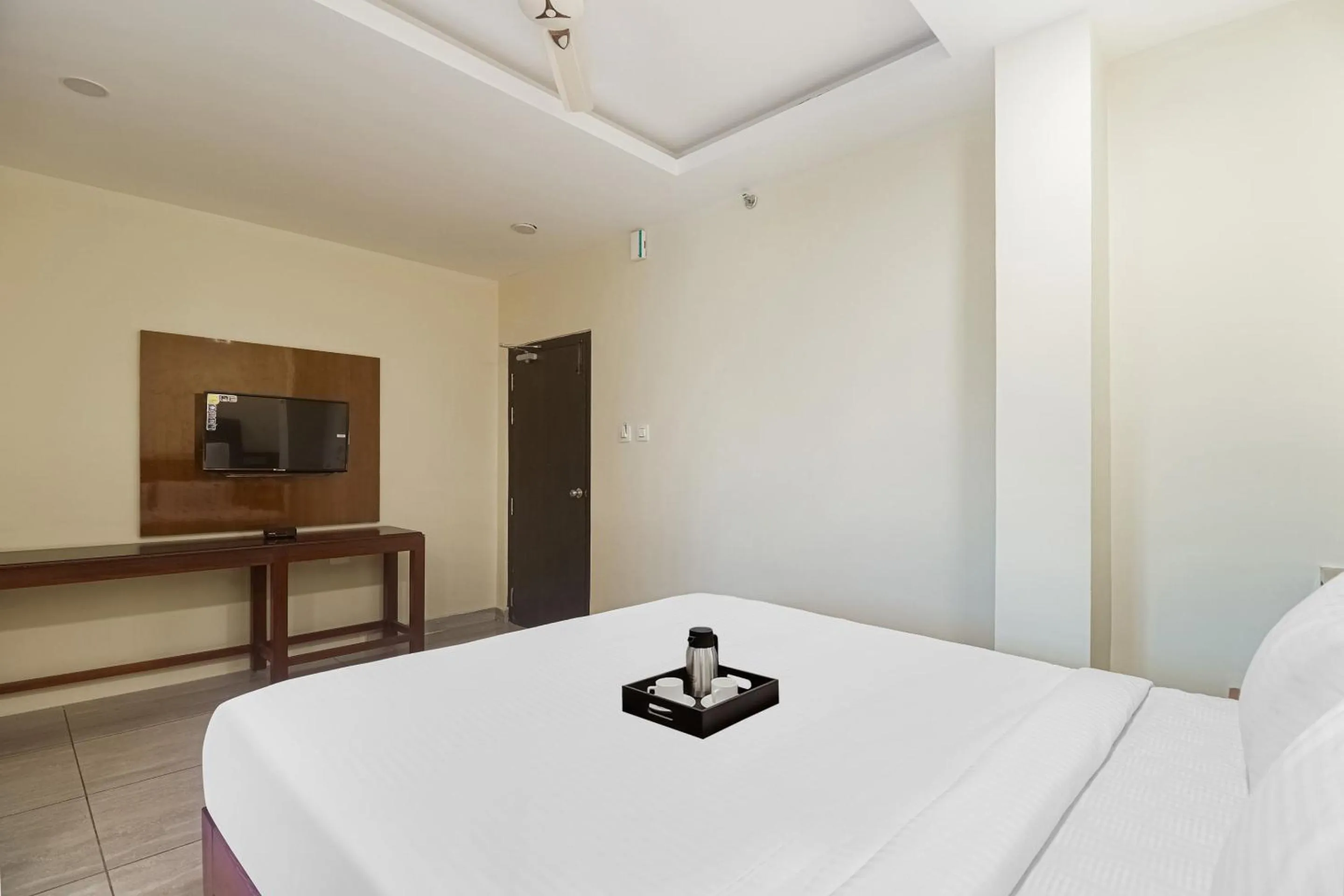 Bedroom, Bed in Townhouse DJ Grand