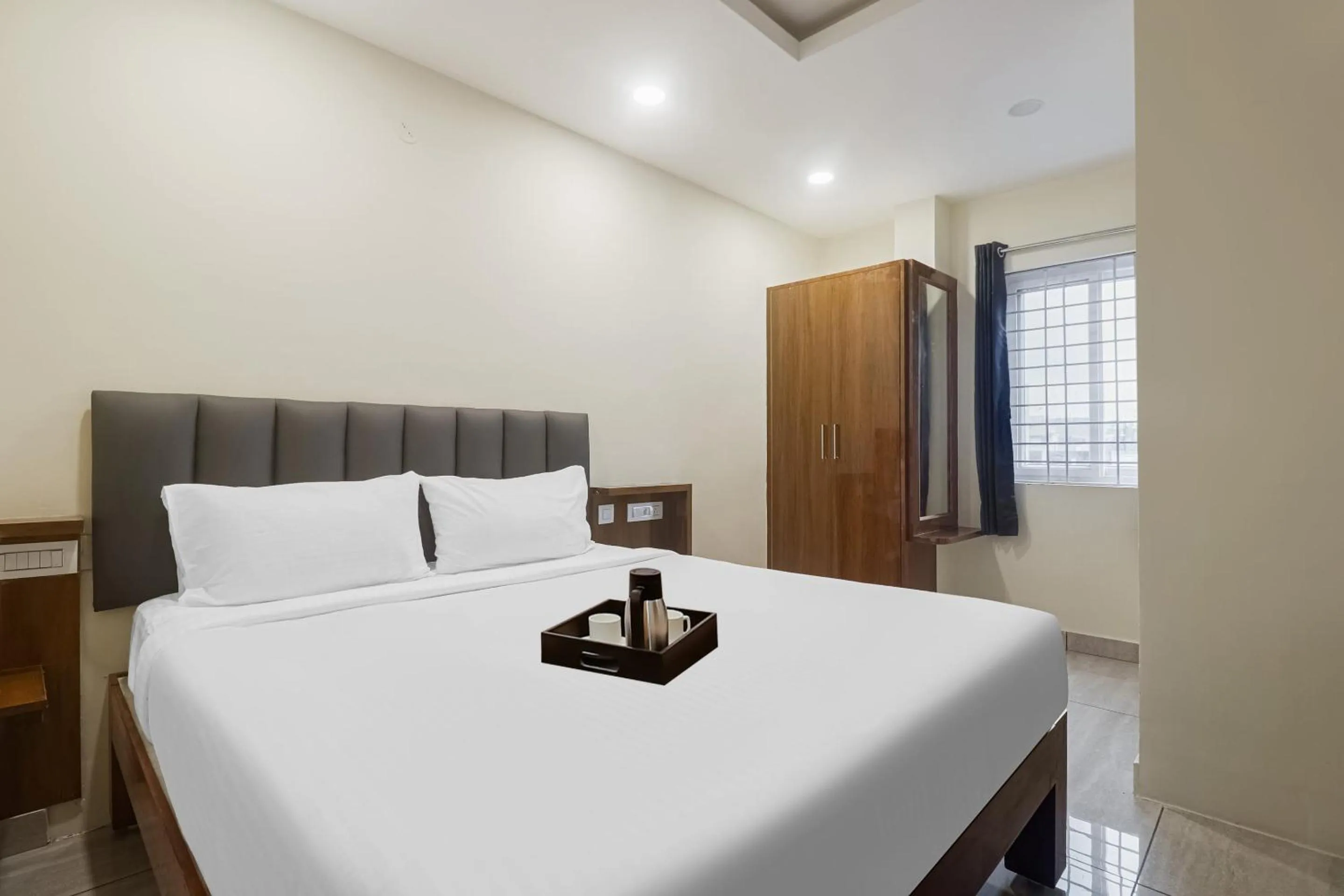 Bedroom, Bed in Townhouse DJ Grand