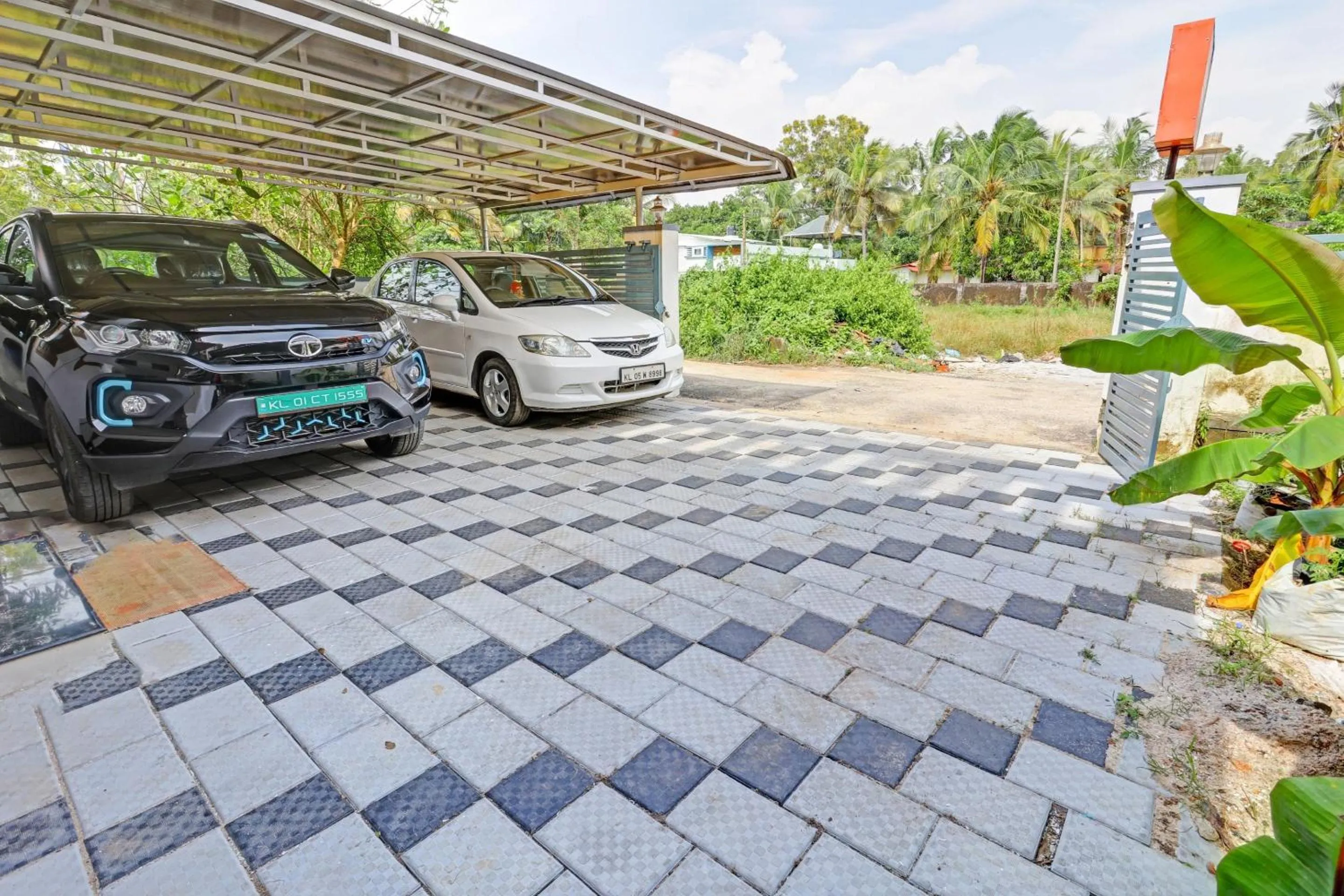 Facade/entrance in Super Capital O Pop Tavern Kazhakkottam