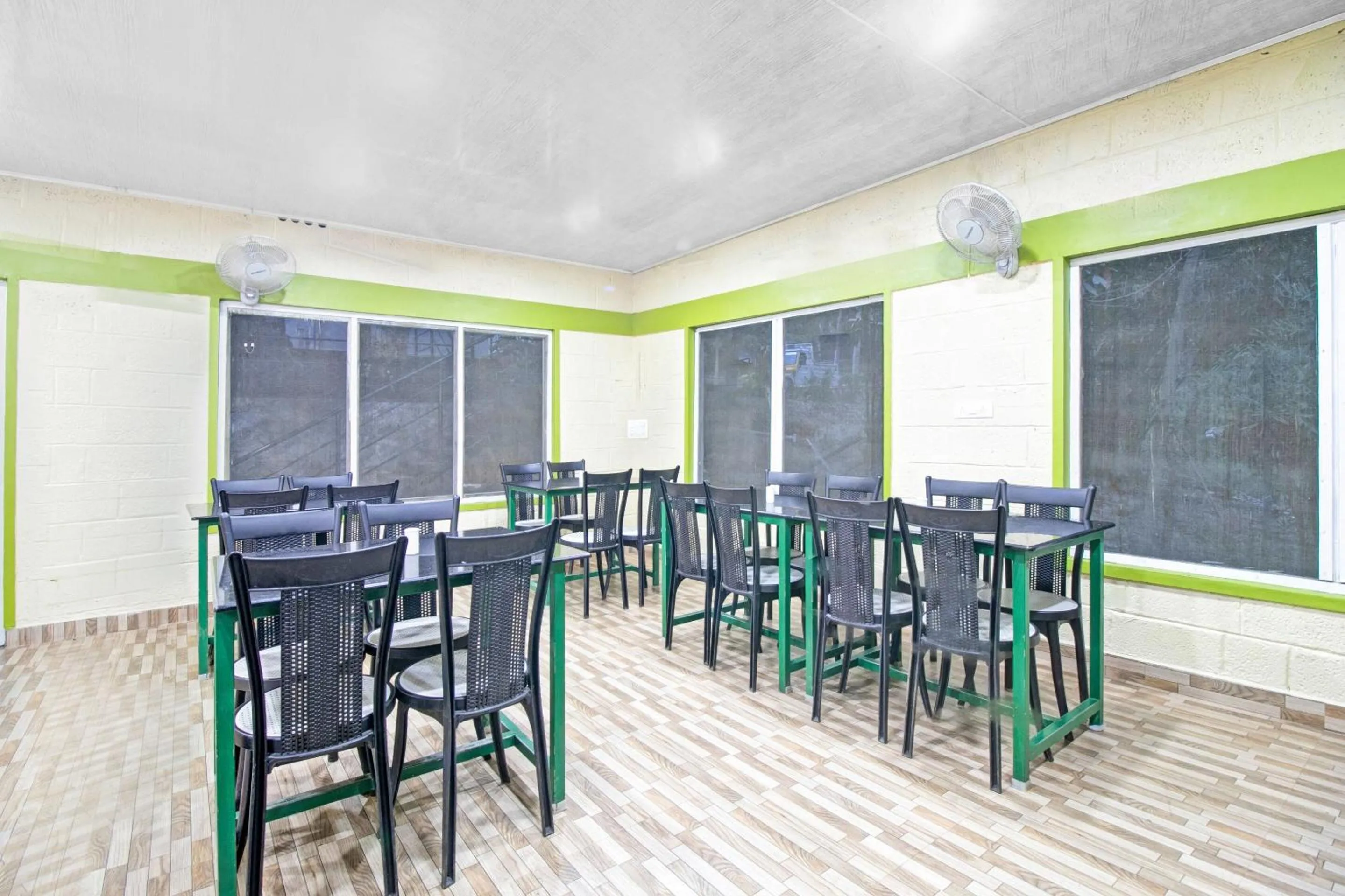 Restaurant/places to eat in Super Capital O Pop Tavern Kazhakkottam