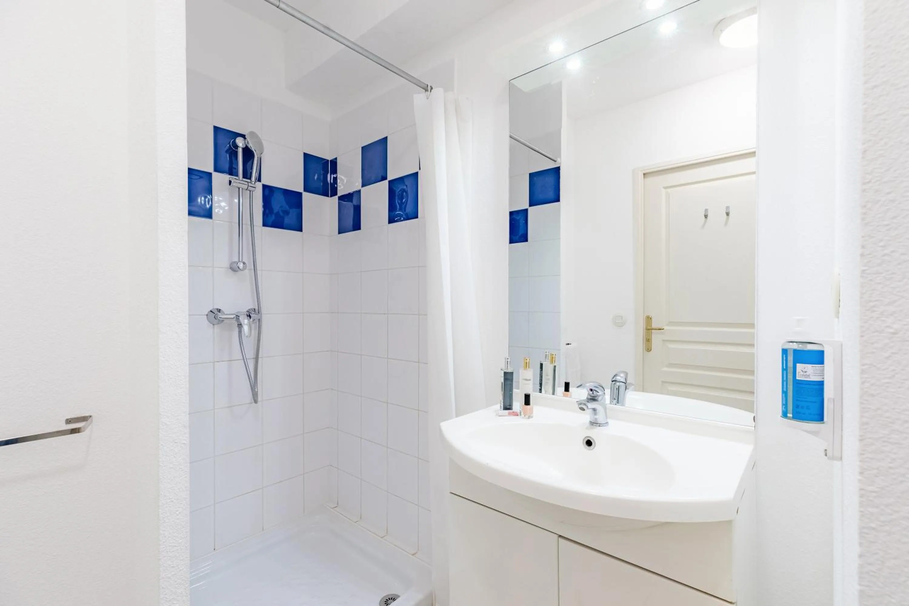 Shower in Appart'City Classic Thonon Les Bains