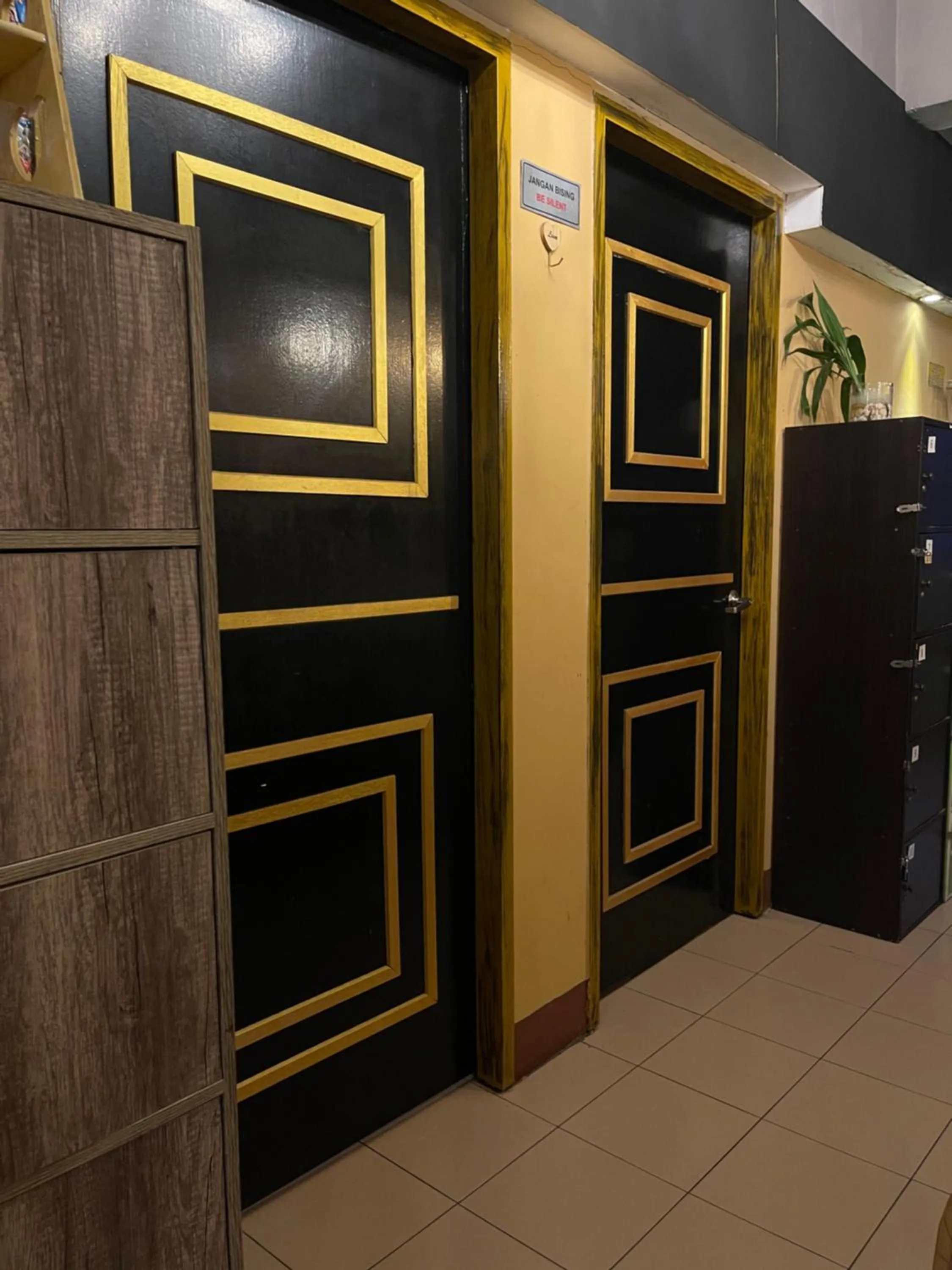 Escape Backpackers KK