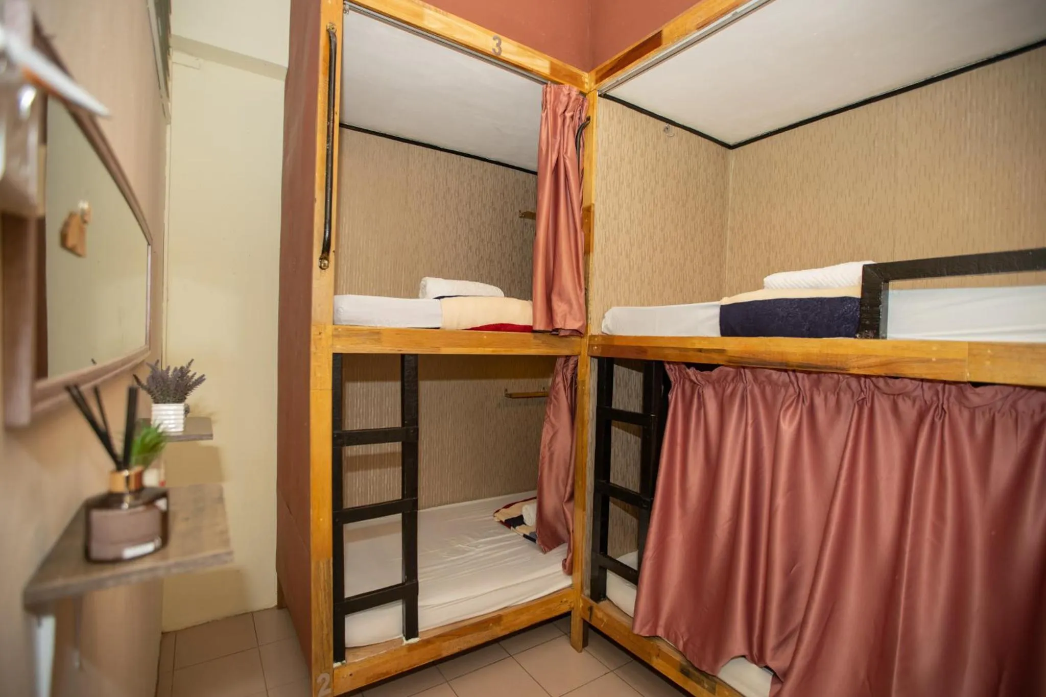 Bed in Escape Backpackers KK