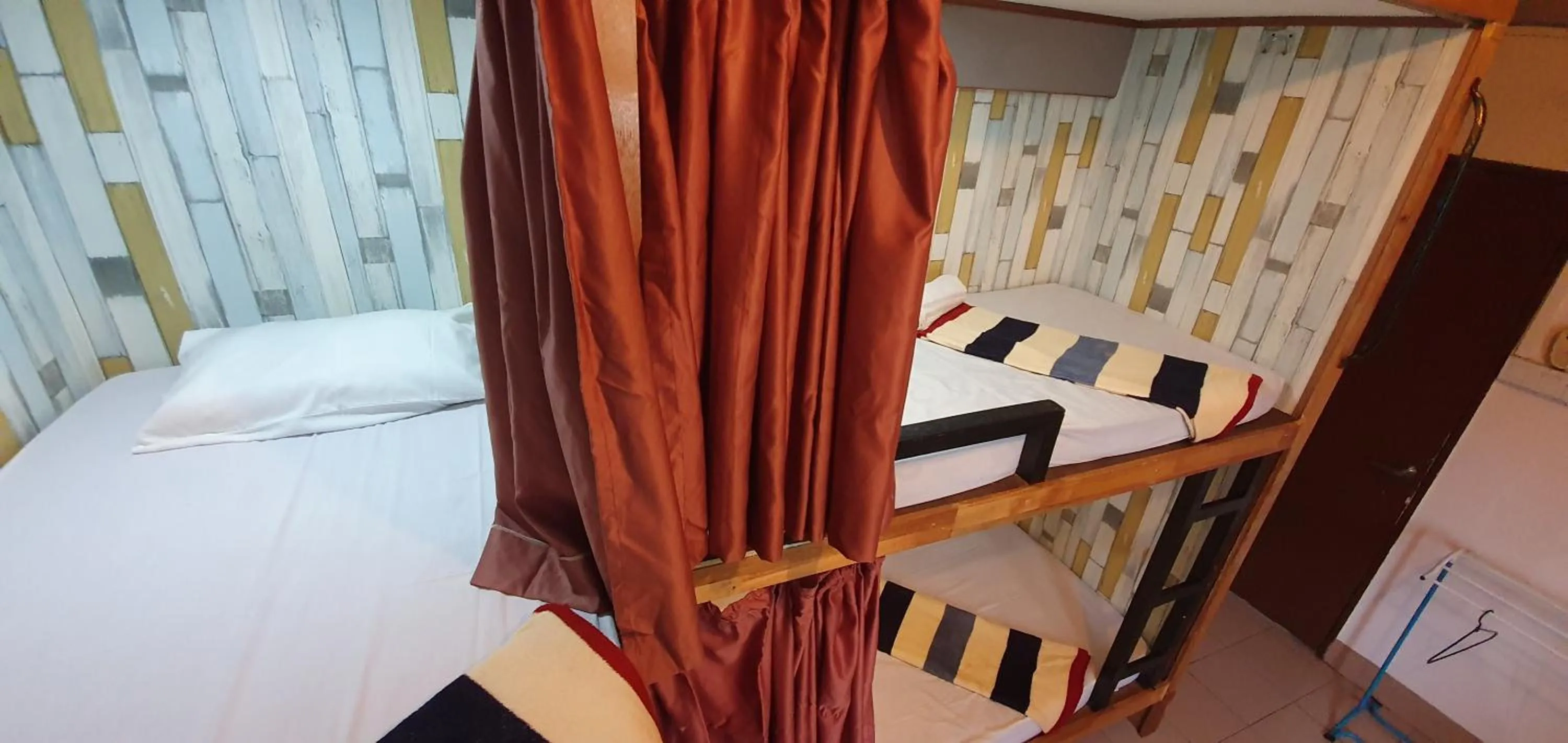 Nearby landmark, Bed in Escape Backpackers KK