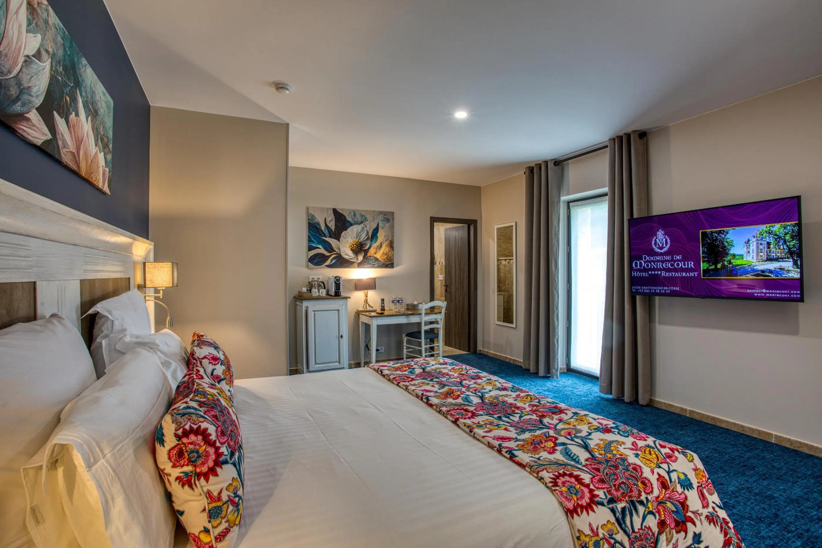 Bed in Domaine de Monrecour - Hôtel & Restaurant - Proche de Sarlat