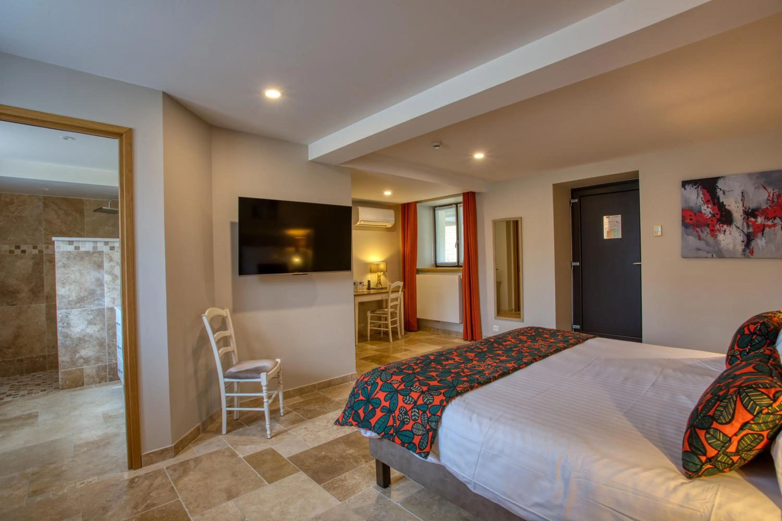 Bed in Domaine de Monrecour - Hôtel & Restaurant - Proche de Sarlat