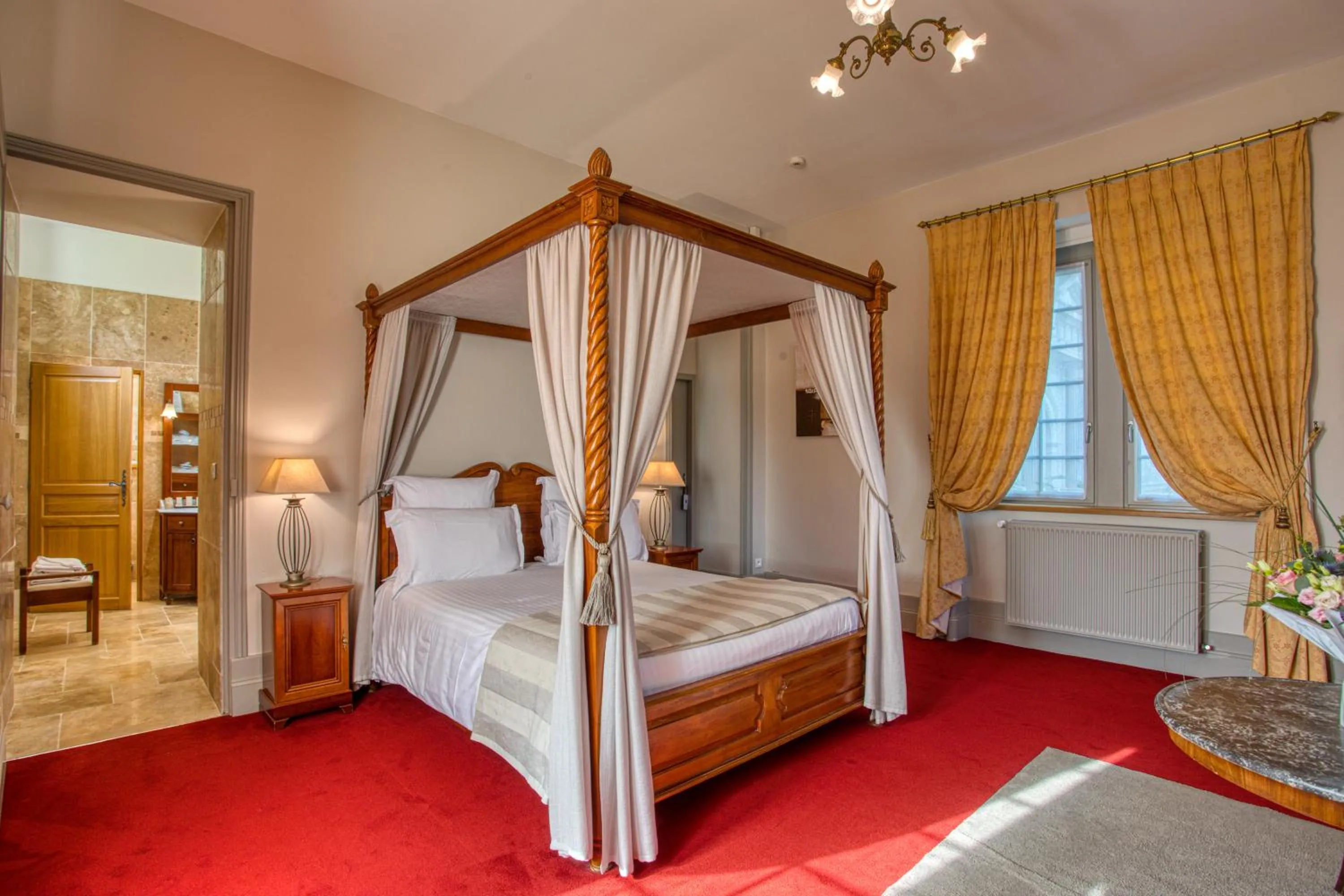 Bed in Domaine de Monrecour - Hôtel & Restaurant - Proche de Sarlat