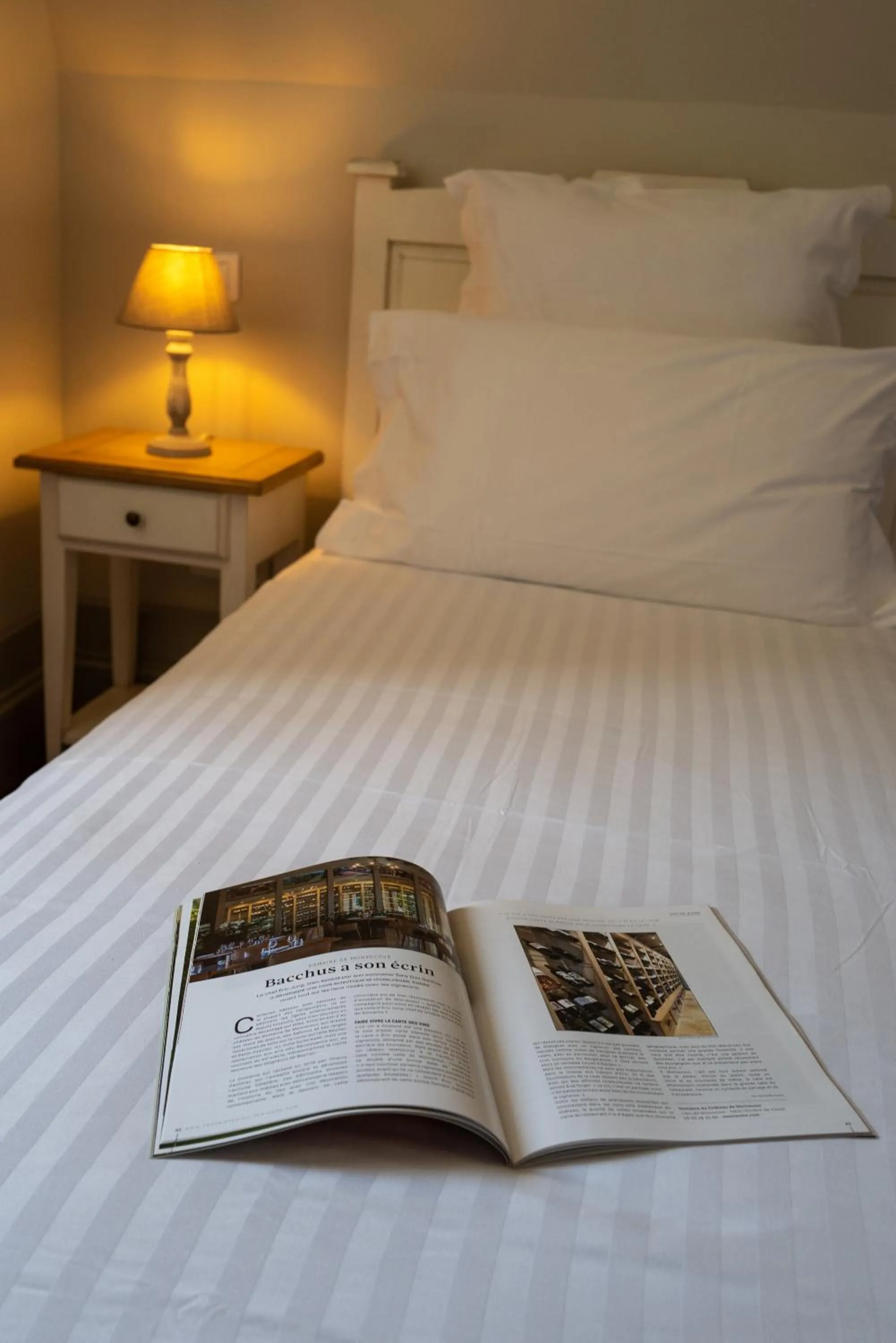 Bed in Domaine de Monrecour - Hôtel & Restaurant - Proche de Sarlat