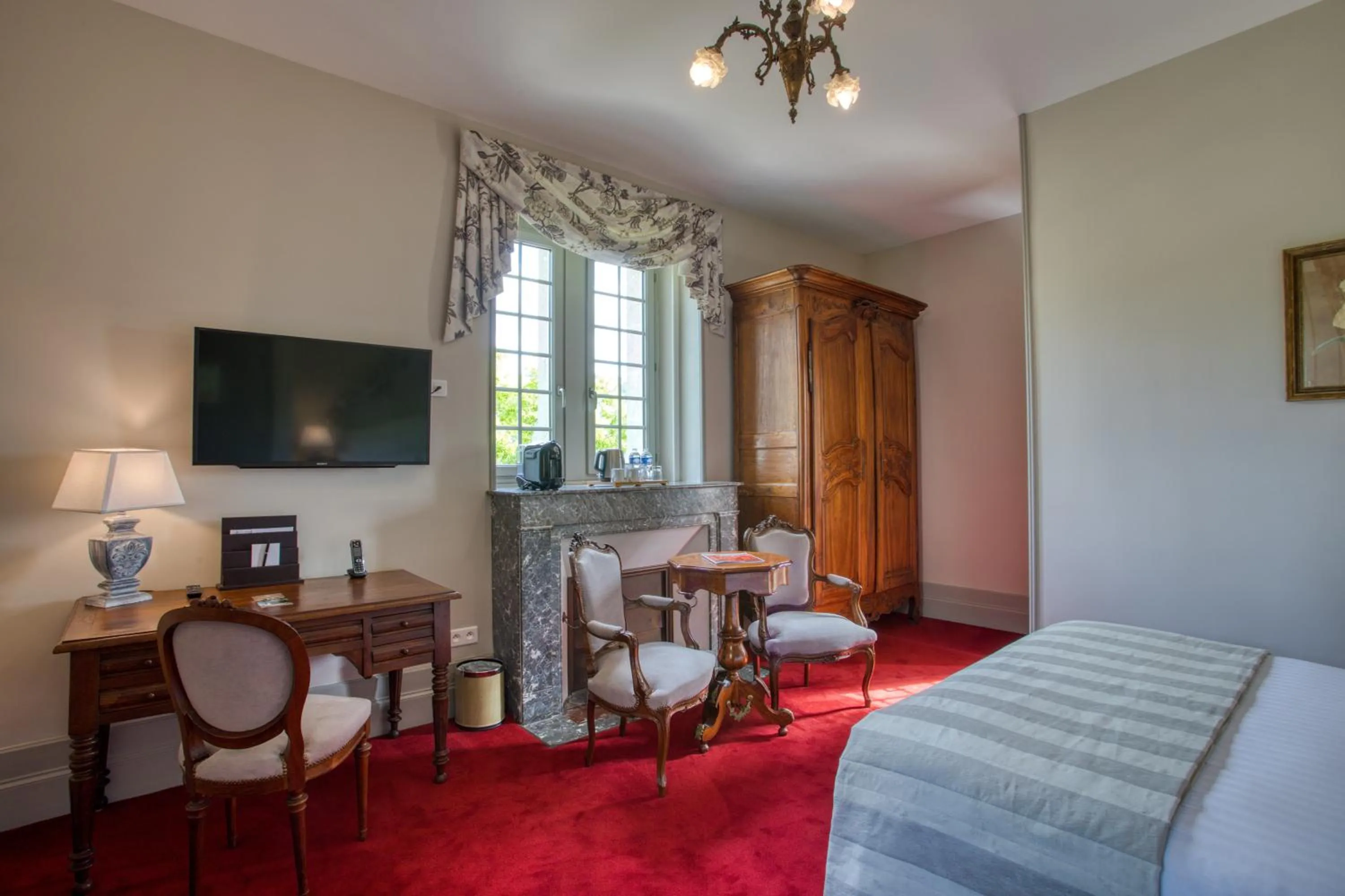 Bed in Domaine de Monrecour - Hôtel & Restaurant - Proche de Sarlat