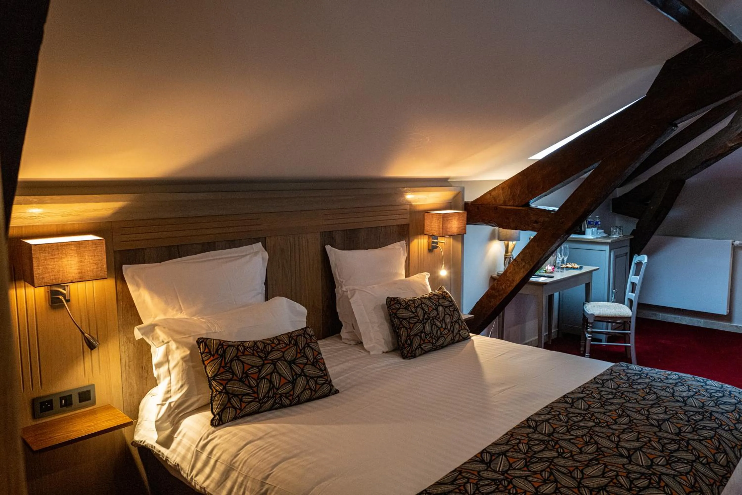 Bed in Domaine de Monrecour - Hôtel & Restaurant - Proche de Sarlat