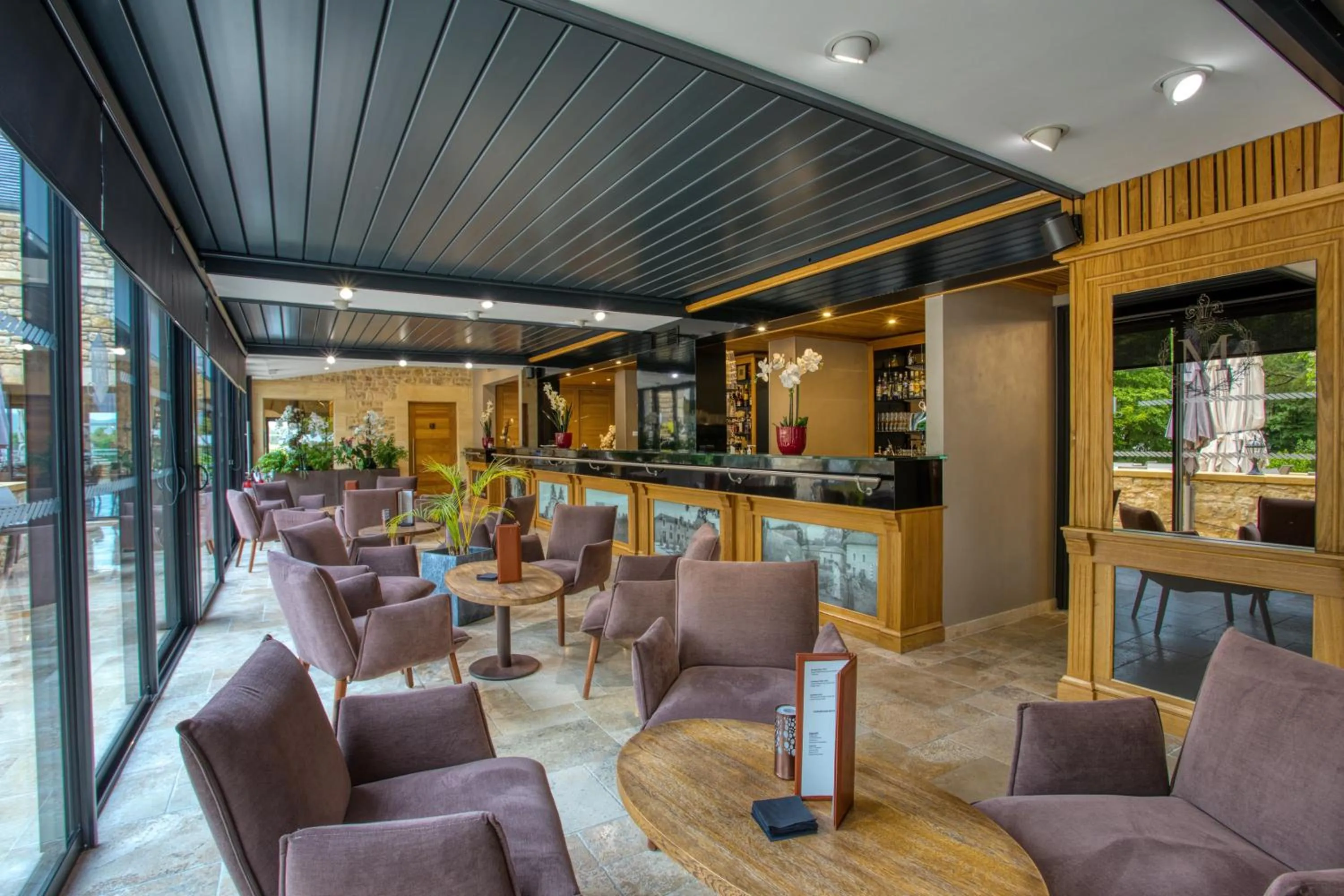 Lounge or bar in Domaine de Monrecour - Hôtel & Restaurant - Proche de Sarlat