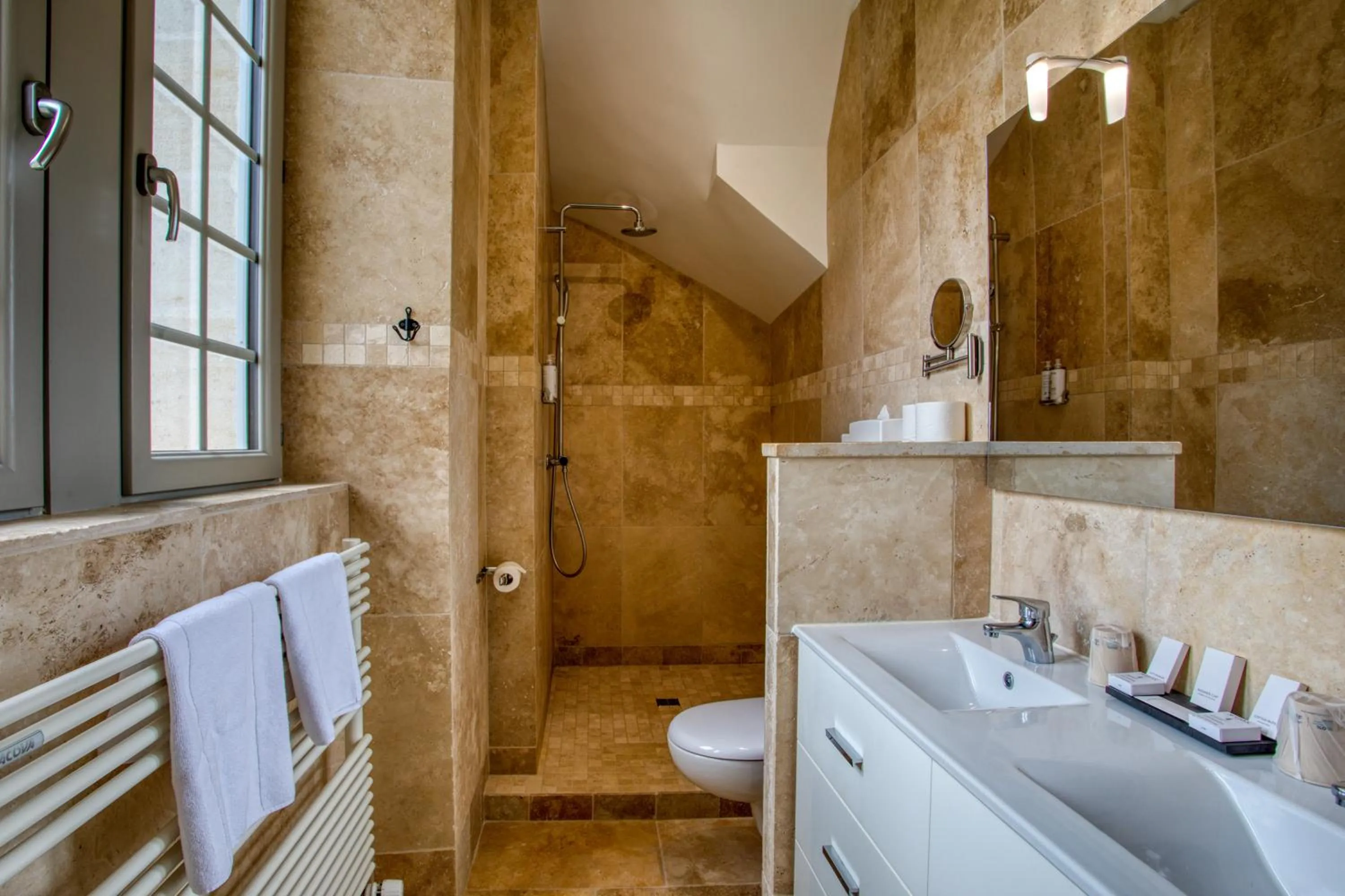 Bathroom in Domaine de Monrecour - Hôtel & Restaurant - Proche de Sarlat