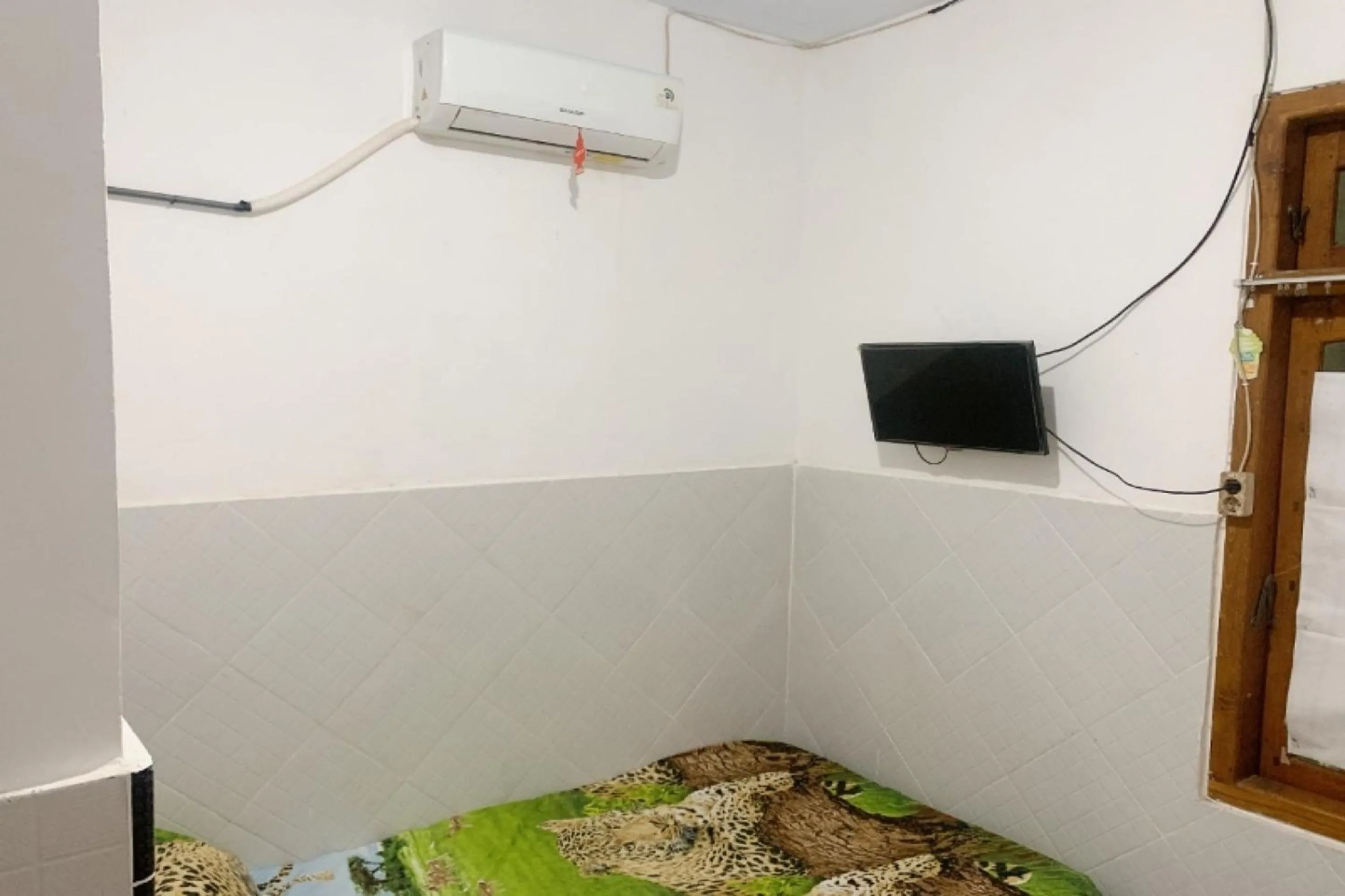 Bedroom in Hotel O Juwingan Syariah 3