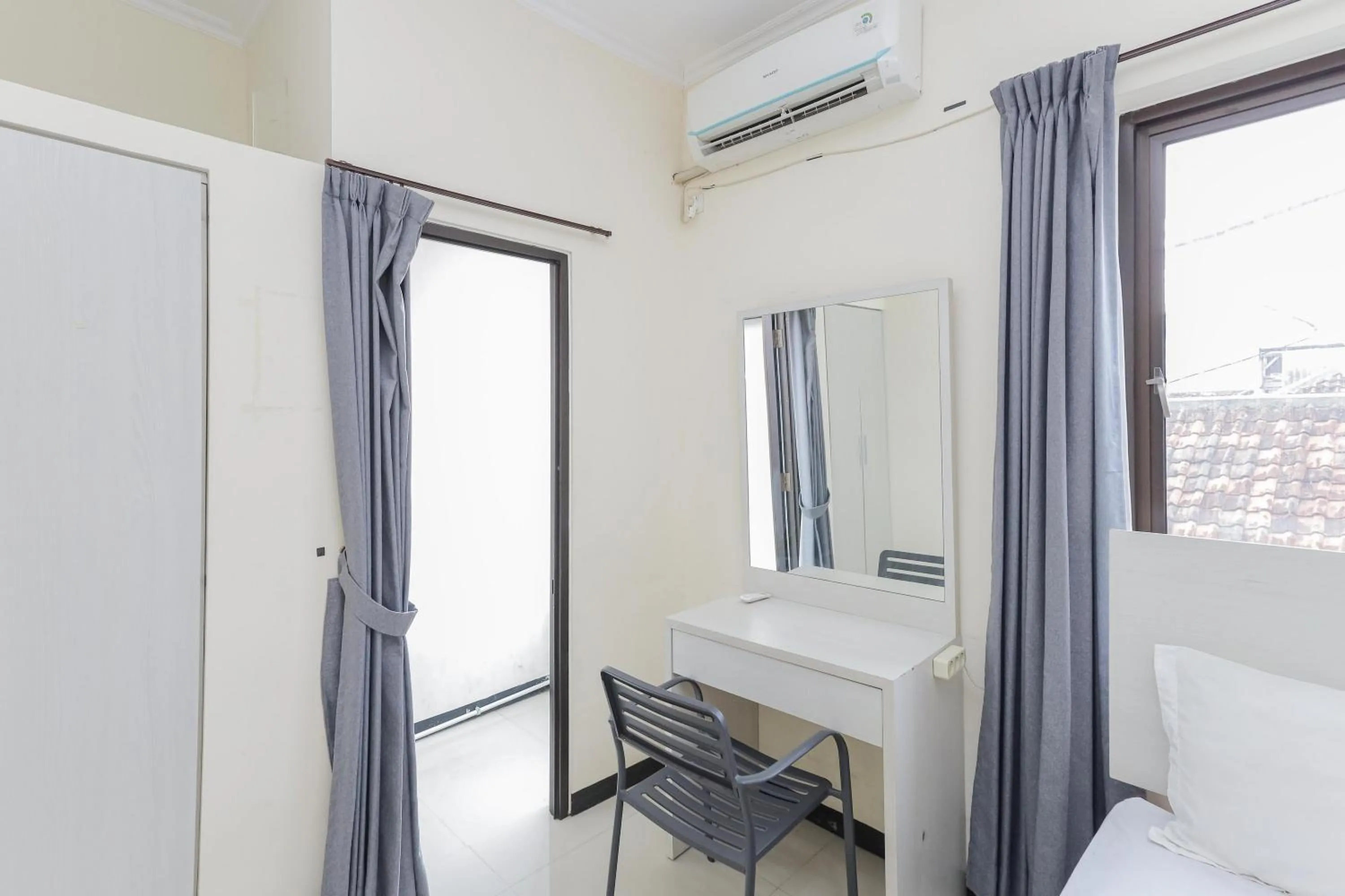 Bedroom in KoolKost near Tunjungan Plaza
