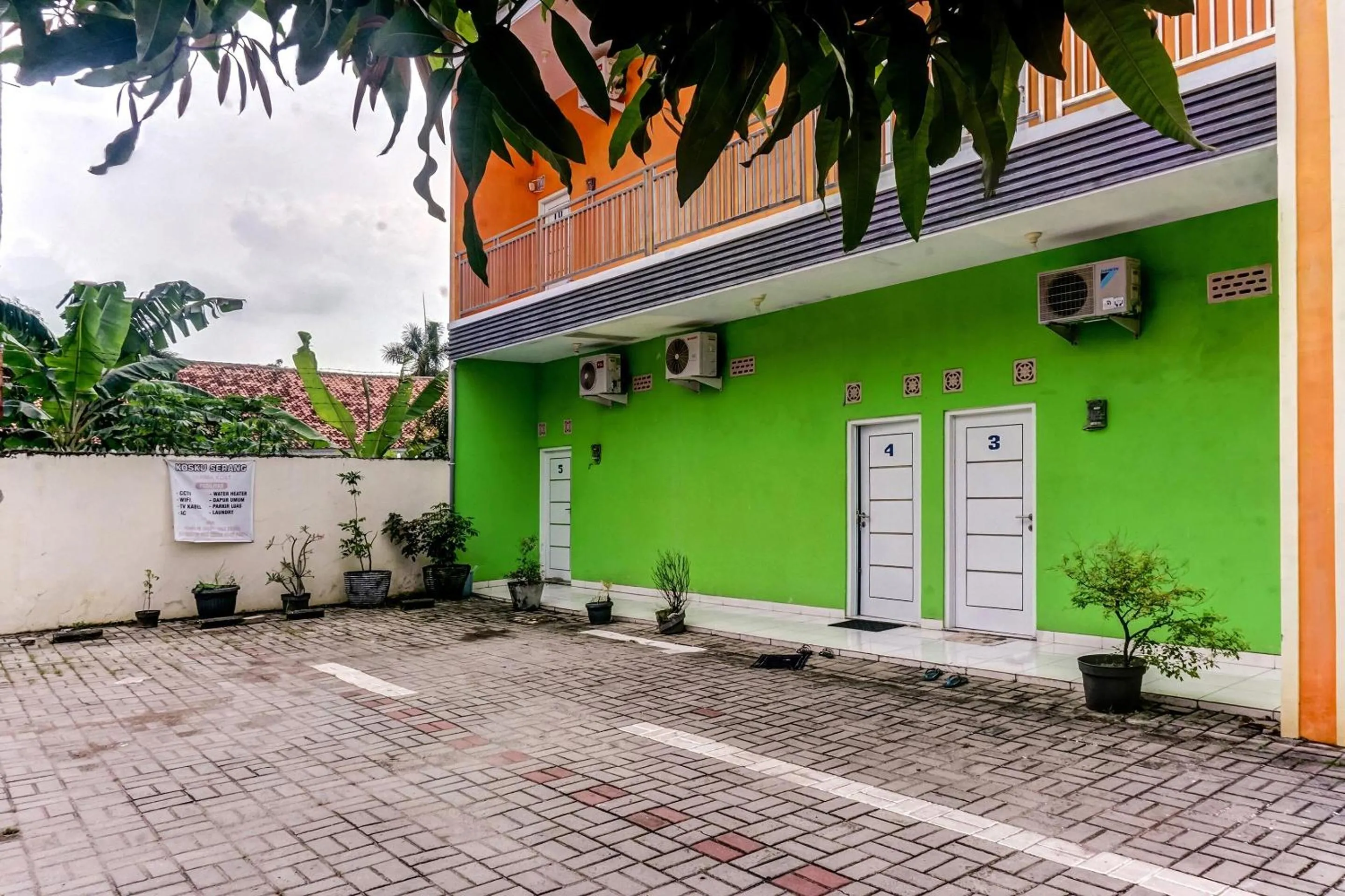 Facade/entrance in OYO 90792 Kosku Syariah