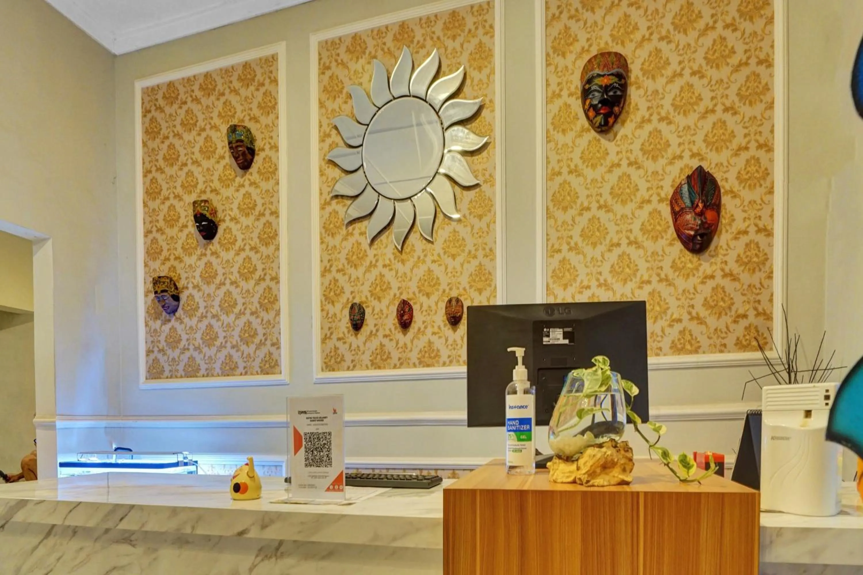 Lobby or reception in Hotel O Btc Guest House Syariah