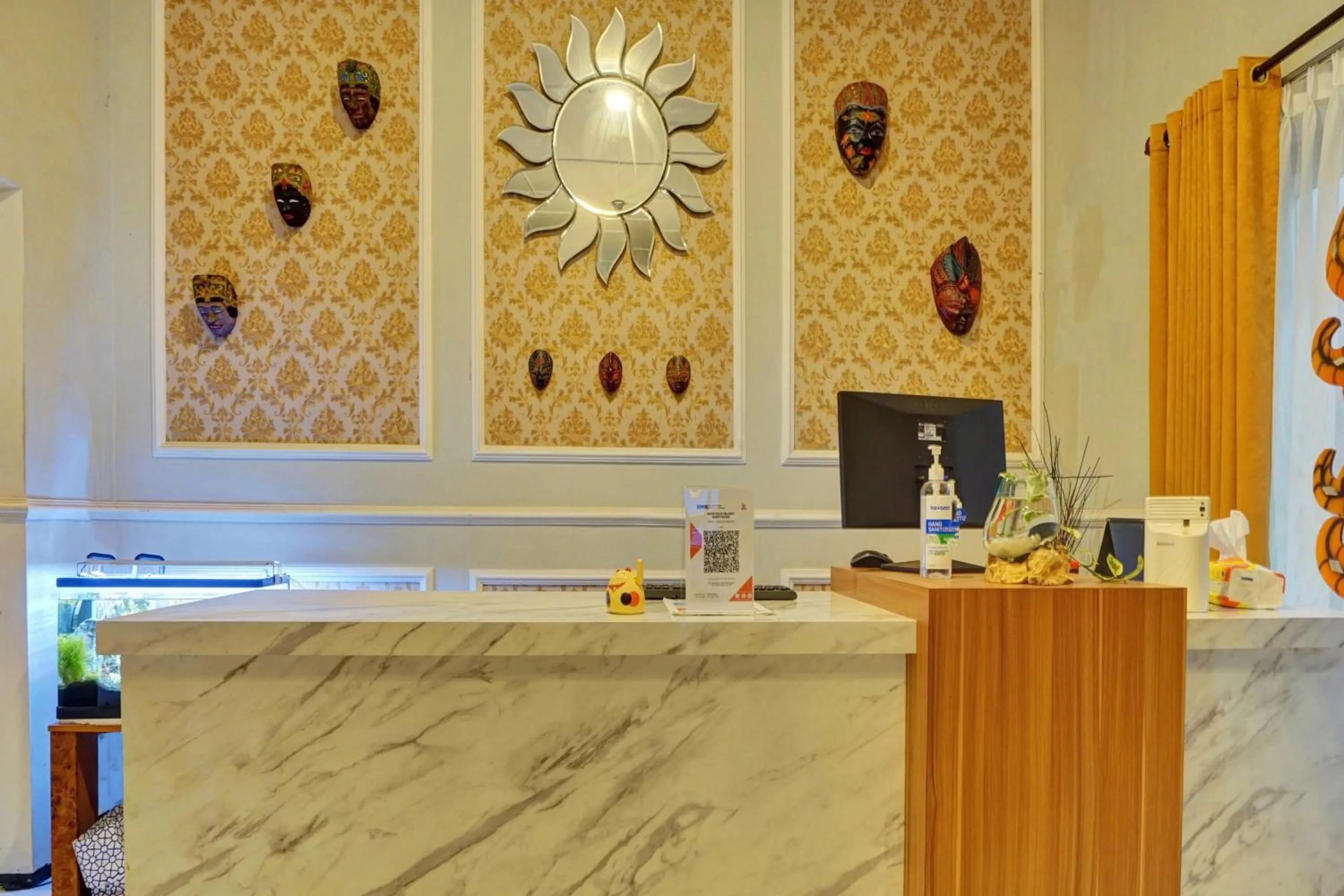 Lobby or reception in Hotel O Btc Guest House Syariah