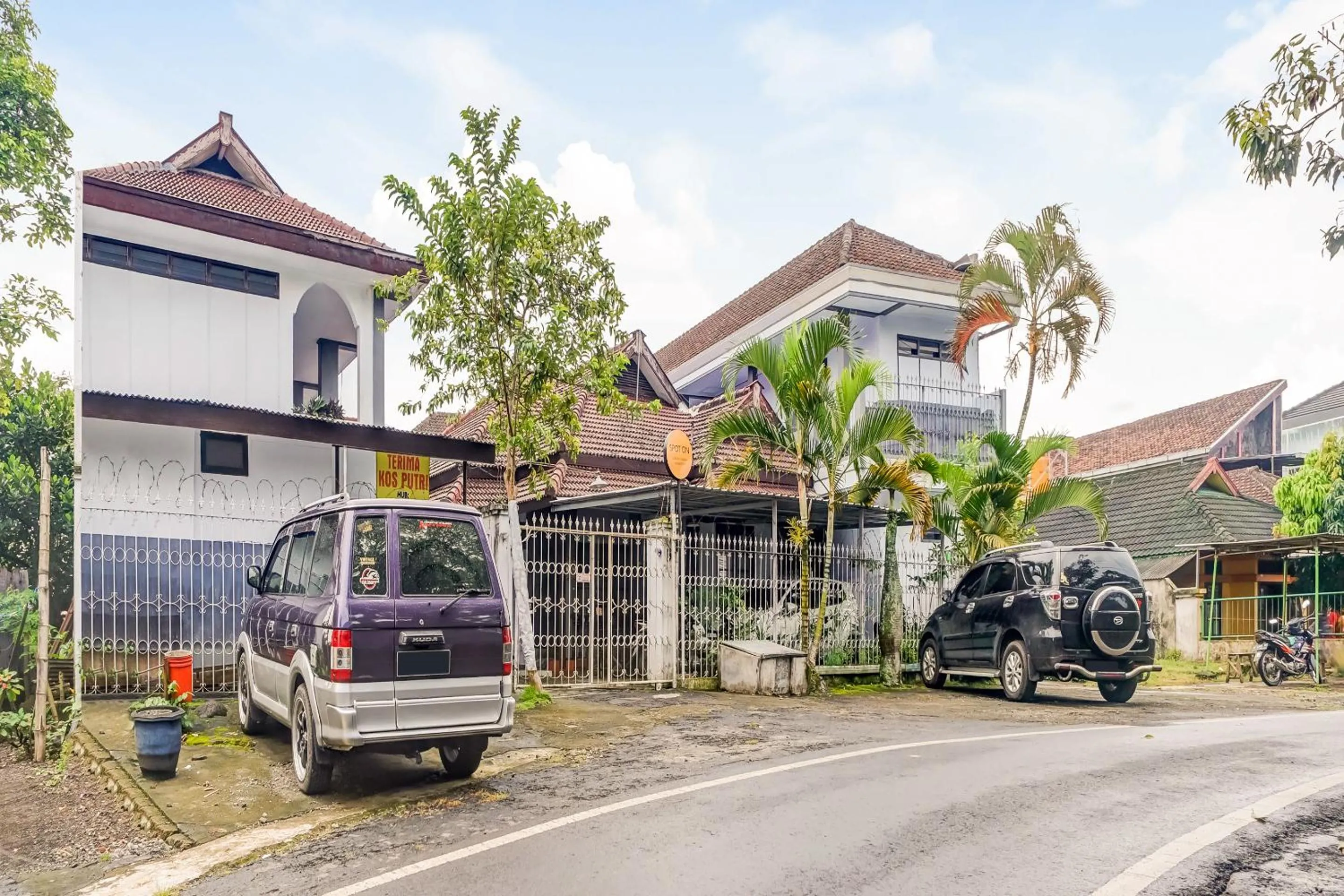 Facade/entrance, Property Building in SPOT ON 90797 Sukun Syariah Homestay