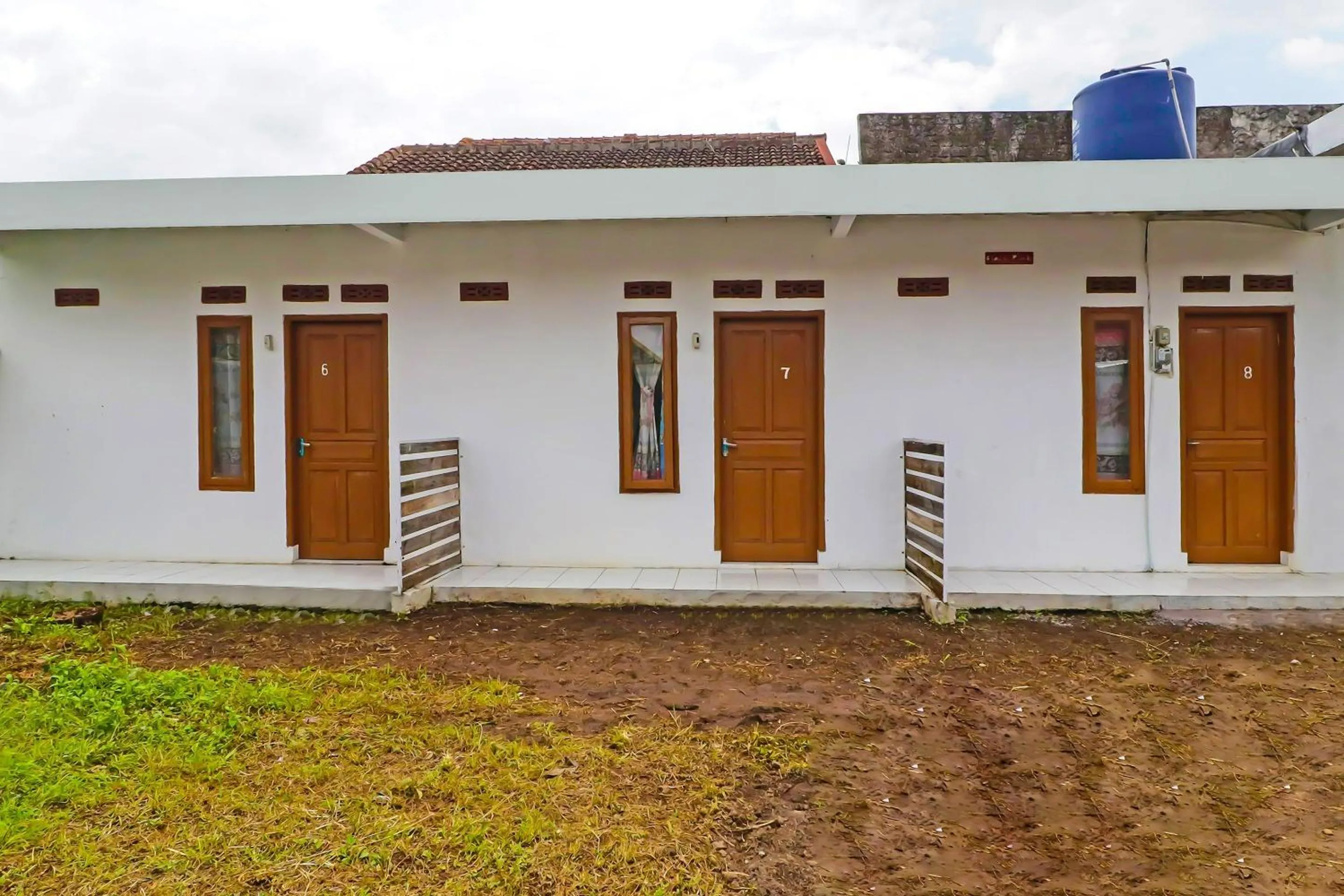 Lobby or reception in OYO 90809 Homestay Black Pink Merah Jambu Syariah