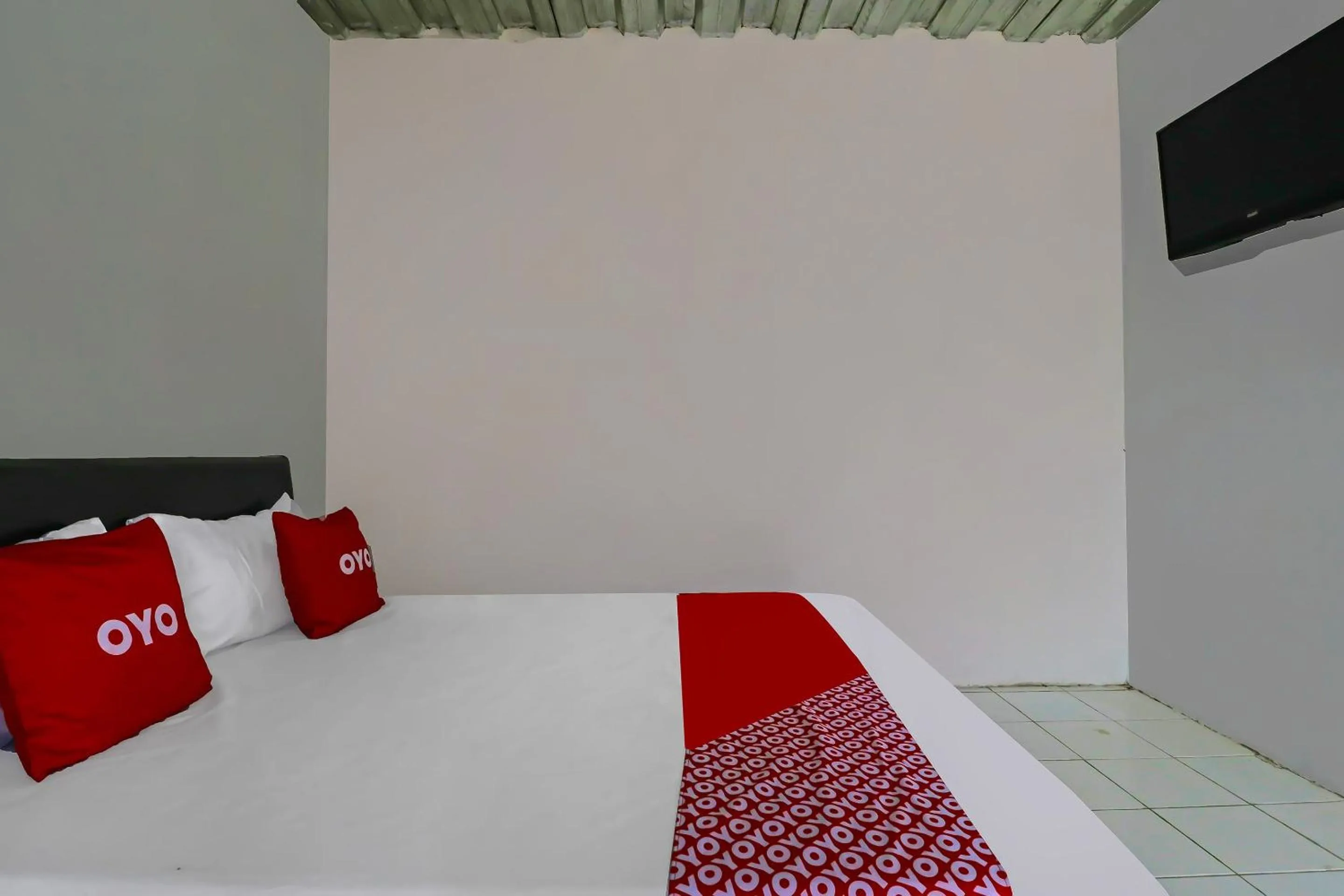 Bedroom, Bed in OYO 90809 Homestay Black Pink Merah Jambu Syariah