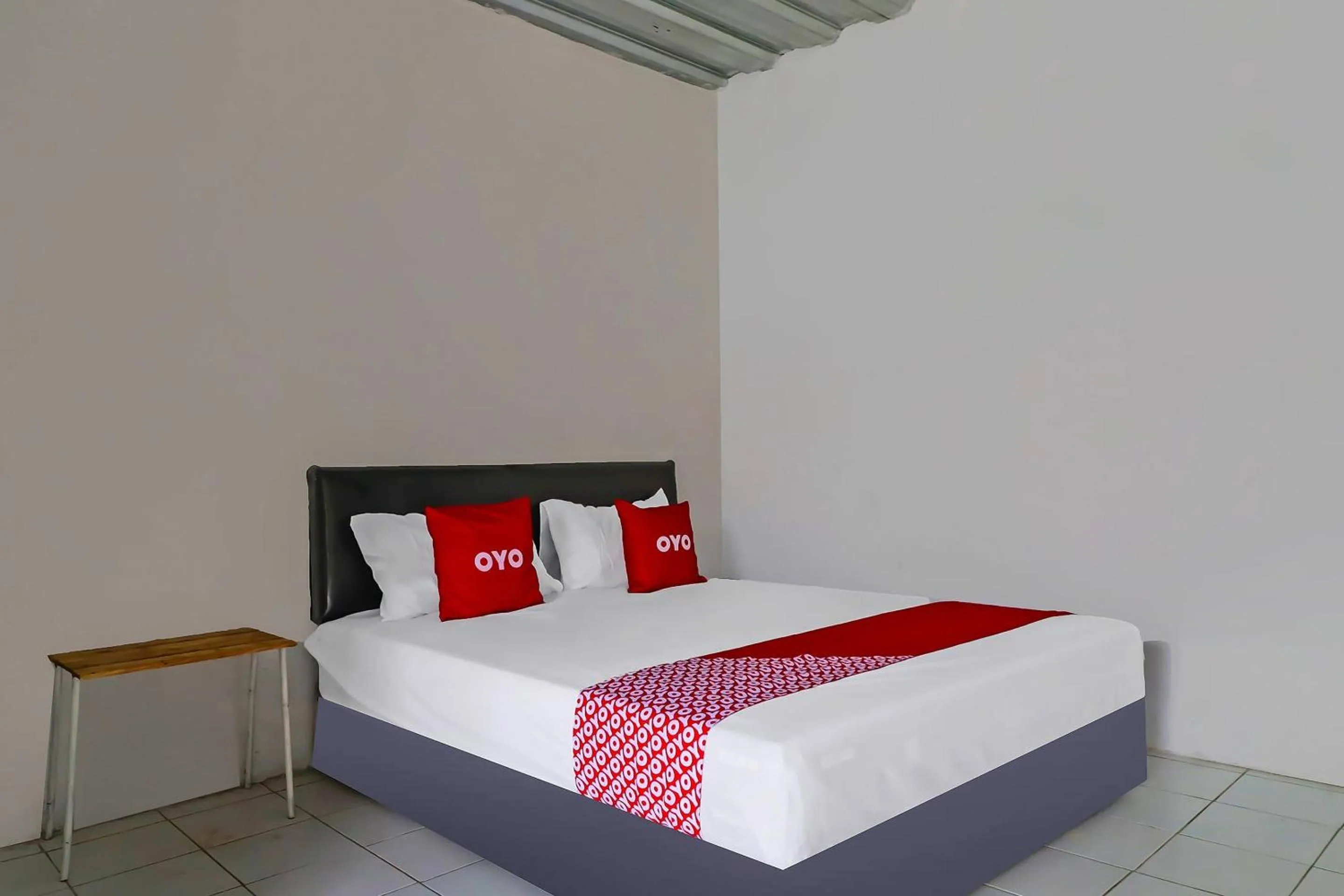 Bedroom, Bed in OYO 90809 Homestay Black Pink Merah Jambu Syariah