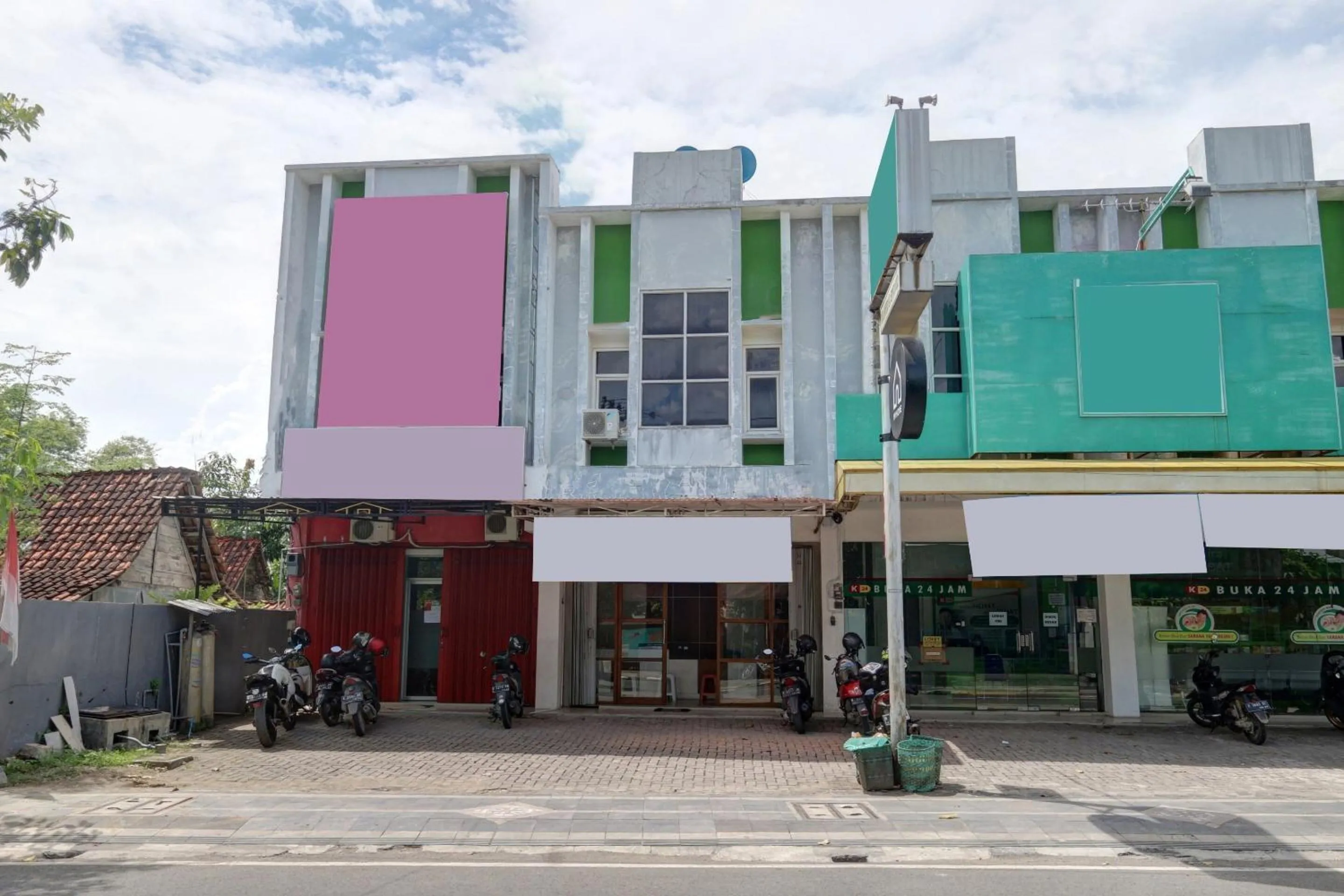 Facade/entrance in Capital O 90811 Myhome