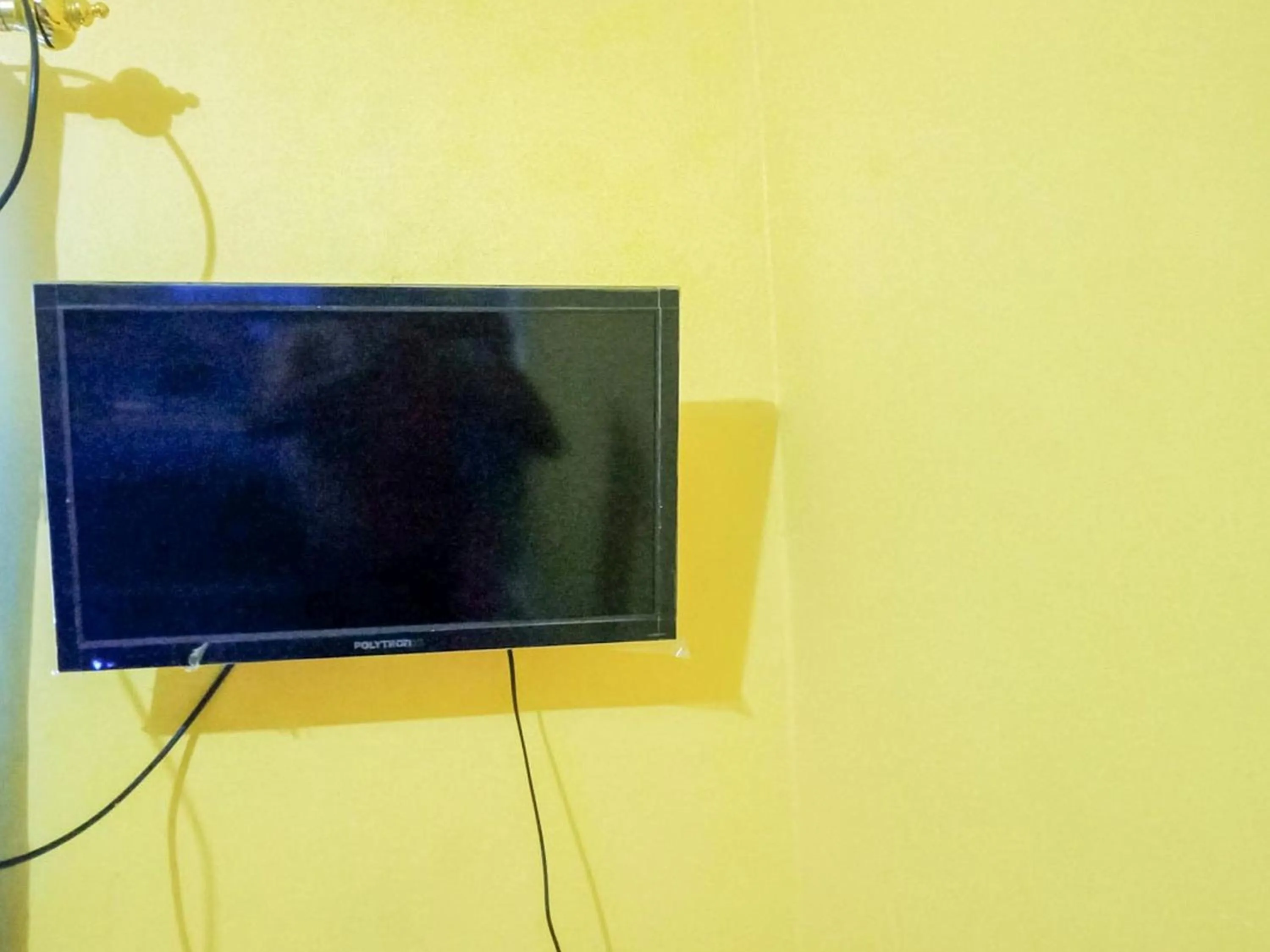 TV and multimedia in Homestay Awal Fajar Syariah Bulukumba