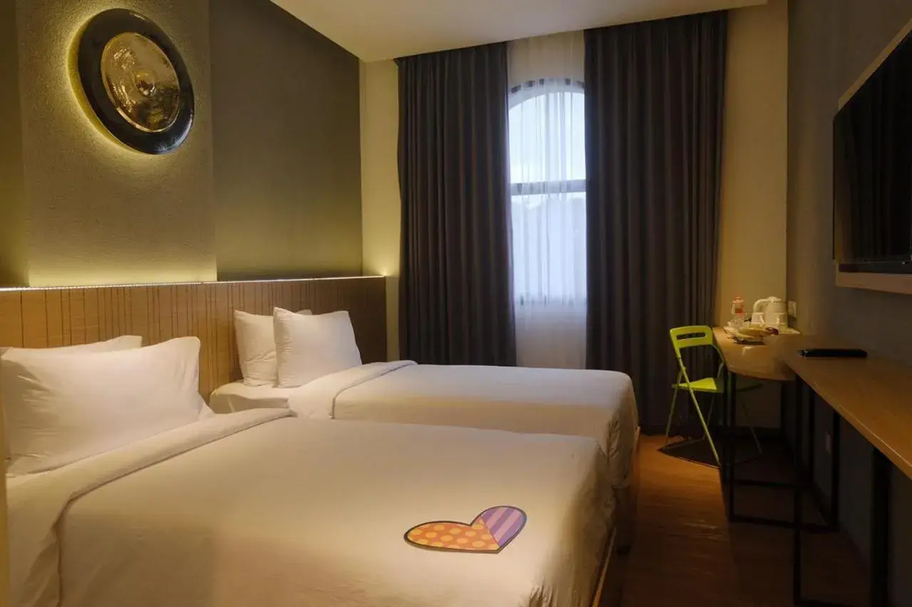 Bed in MaxOneHotels Loji Kridanggo @Boyolali Bed in MaxOneHotels Loji Kridanggo @Boyolali
