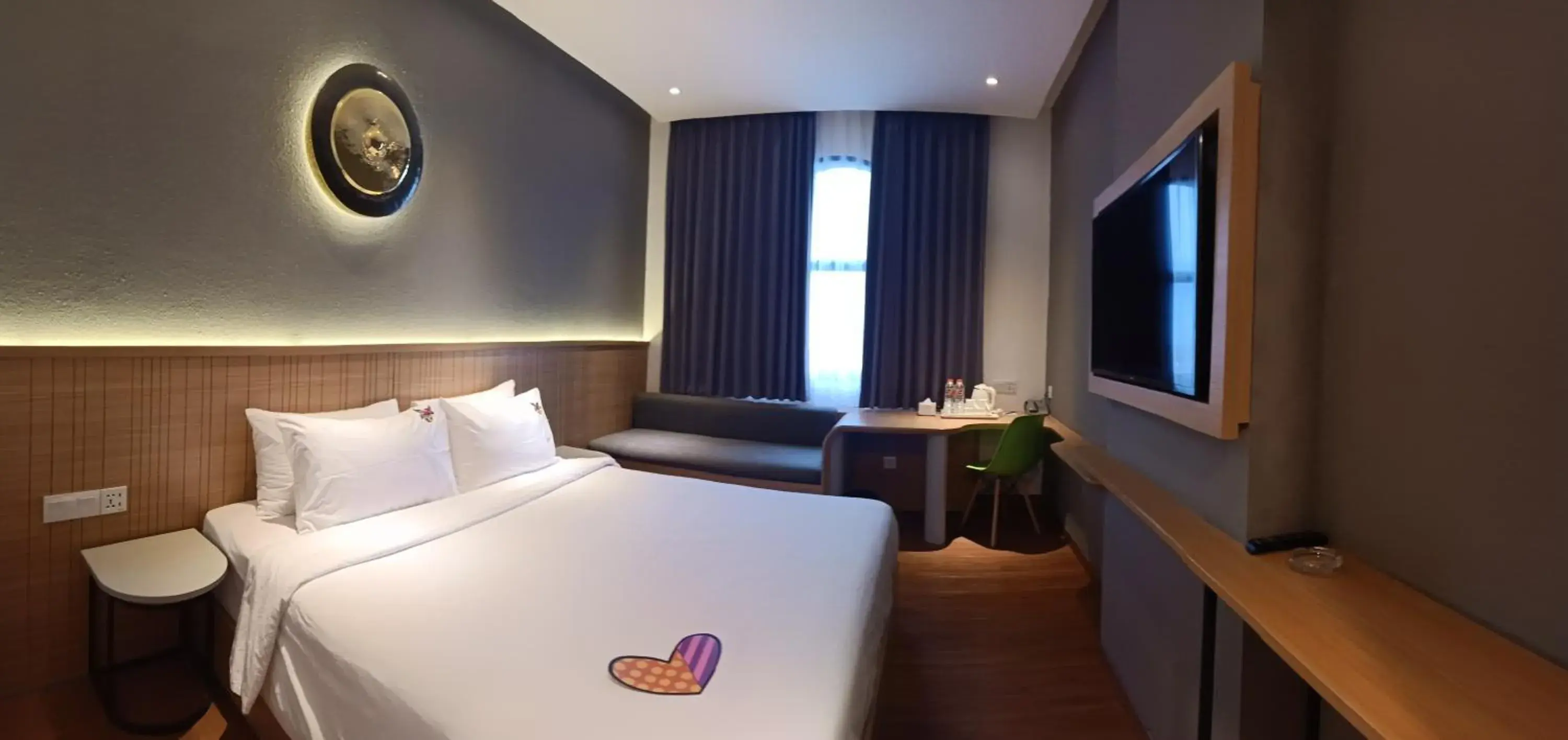 Bedroom, Bed in MaxOneHotels Loji Kridanggo @Boyolali Bedroom, Bed in MaxOneHotels Loji Kridanggo @Boyolali