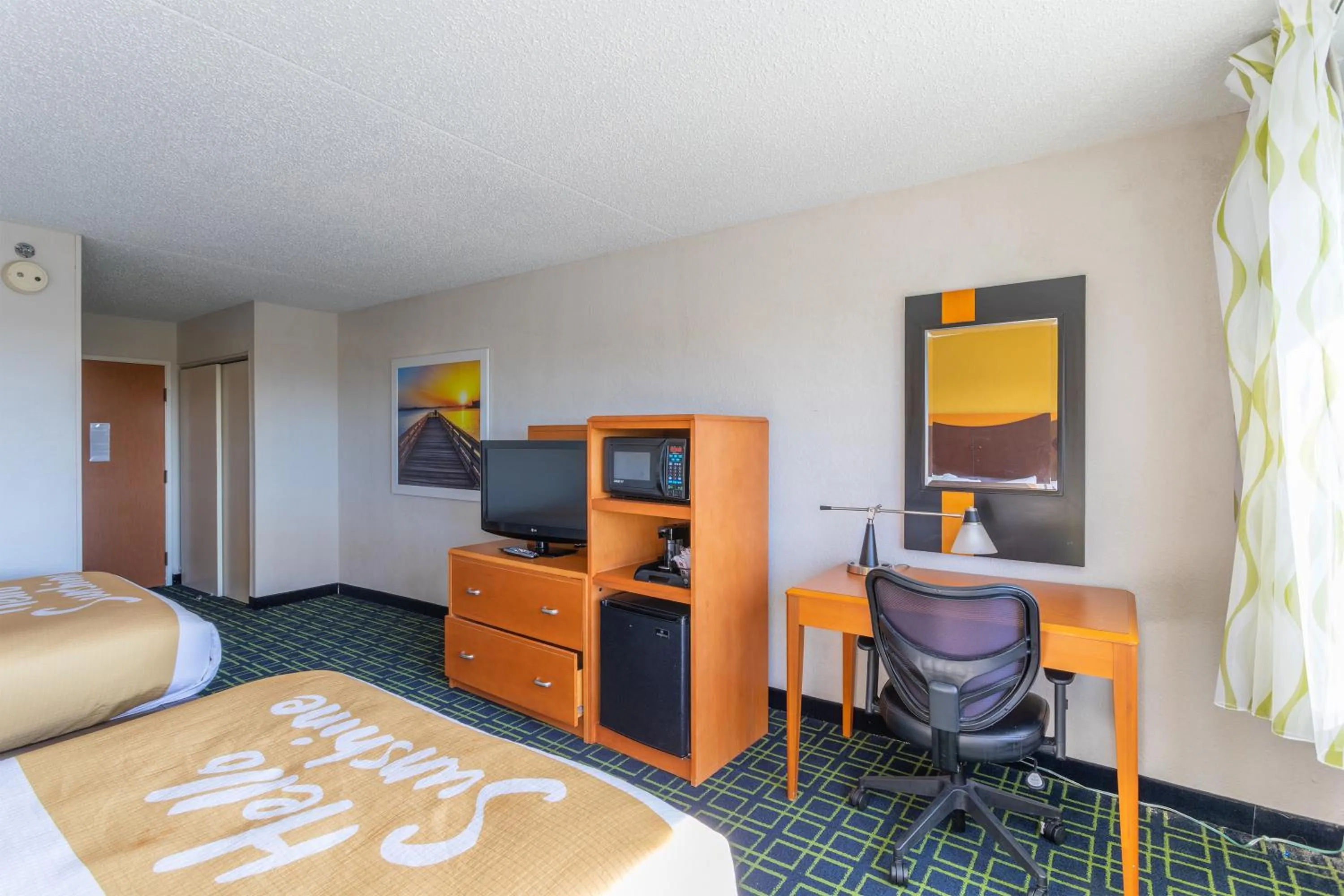 Bed in Days Inn by Wyndham Absecon Atlantic City Area