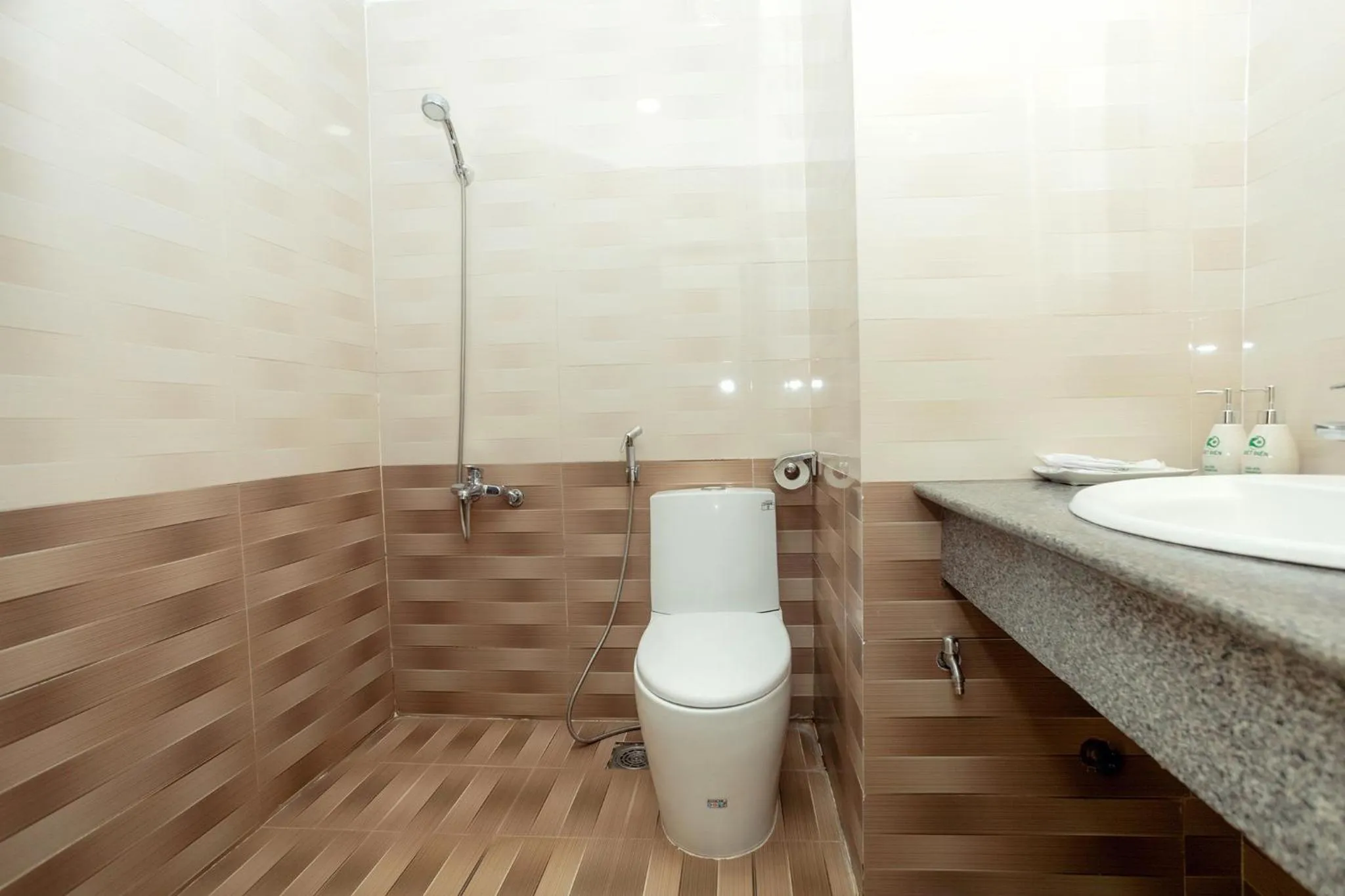 Shower in Biet Dien Hotel