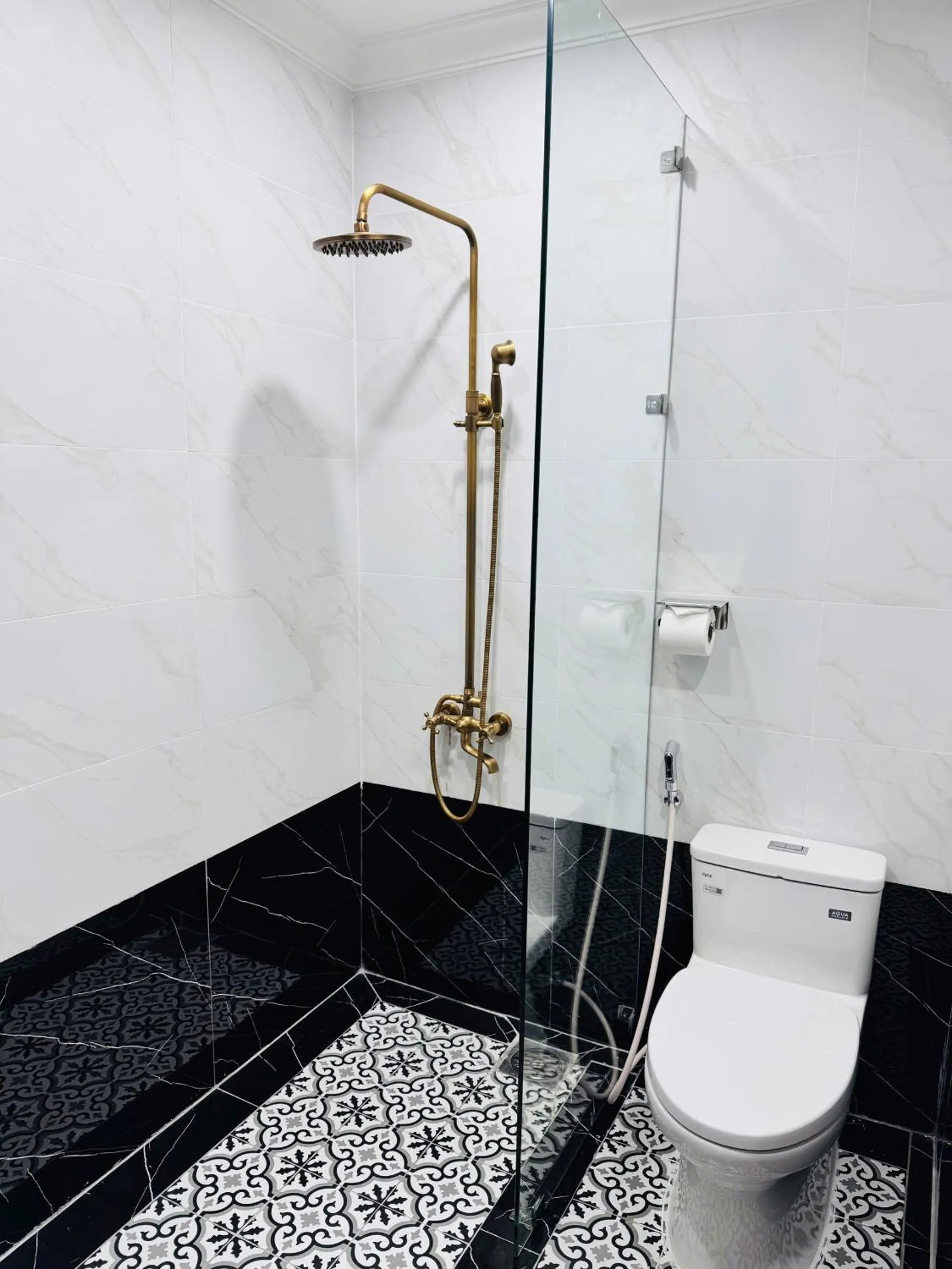 Toilet in Biet Dien Hotel