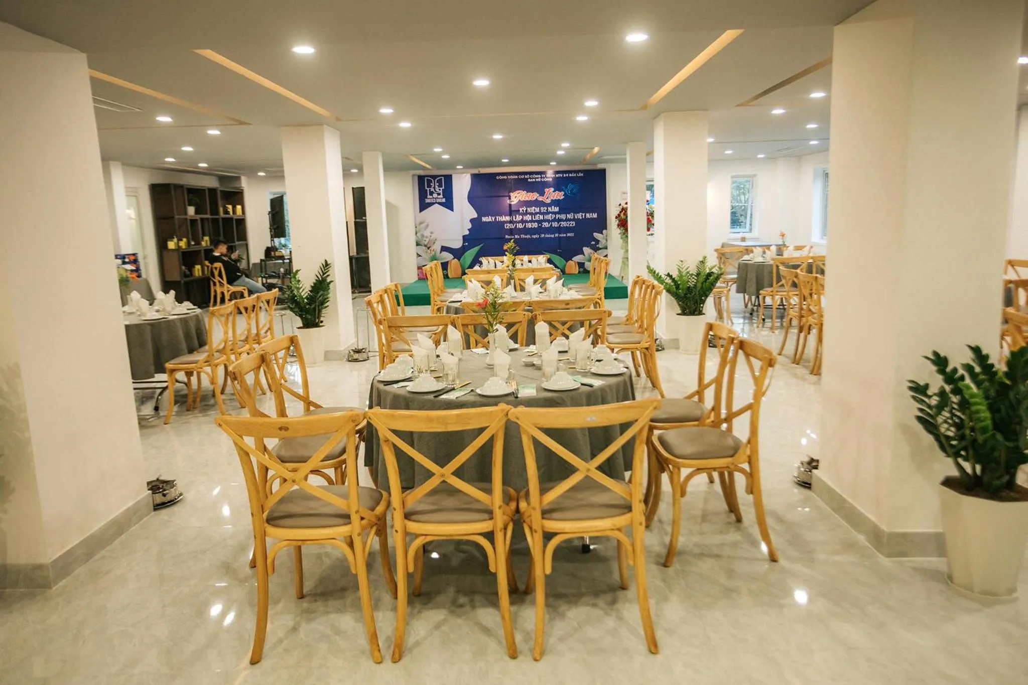 Restaurant/places to eat in Biet Dien Hotel