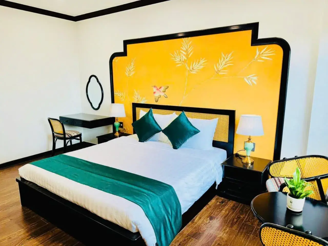 Deluxe Double Room with Balcony in Biet Dien Hotel Deluxe Double Room with Balcony in Biet Dien Hotel