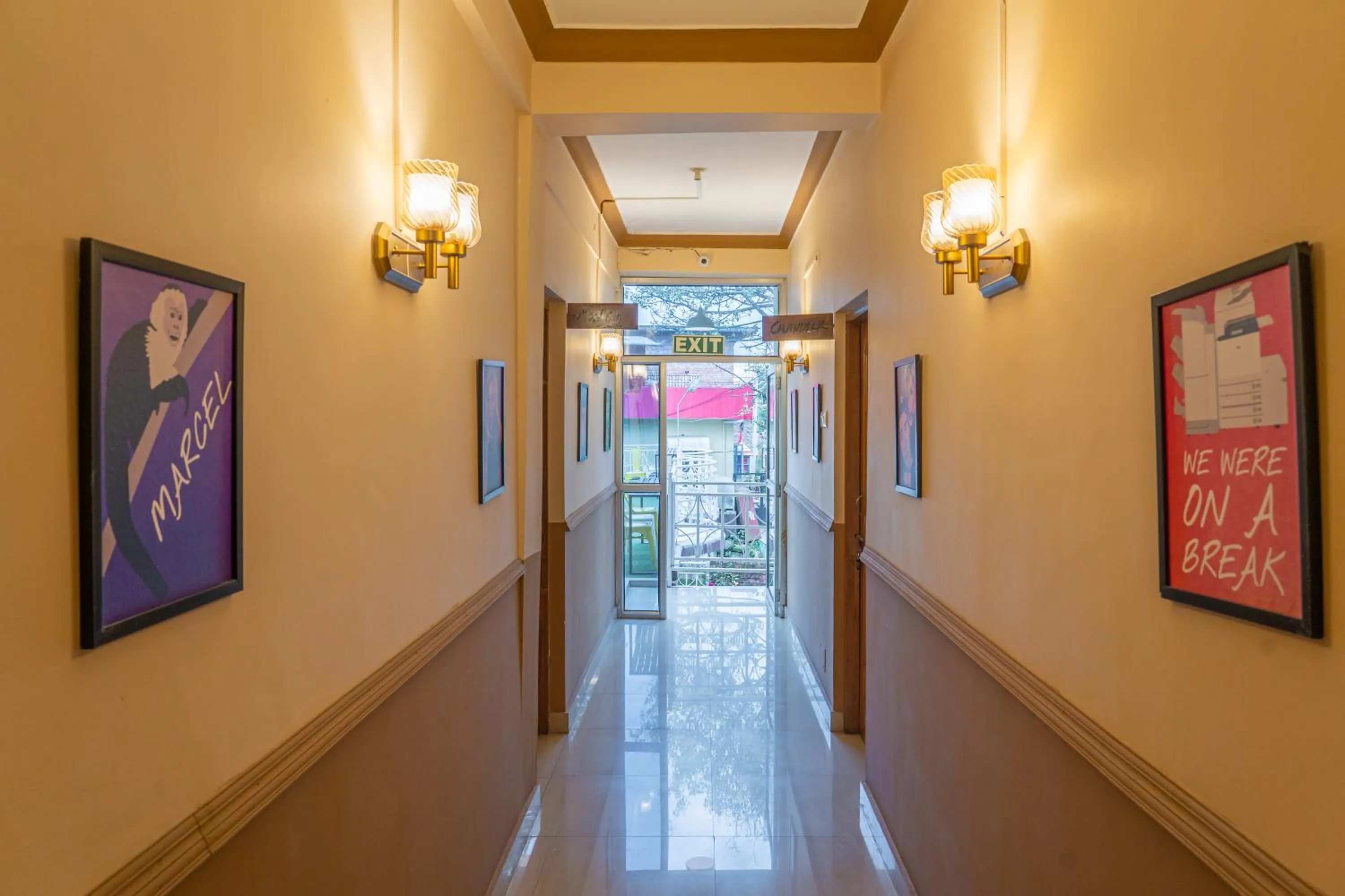 Property building in Whoopers Hostel Bir