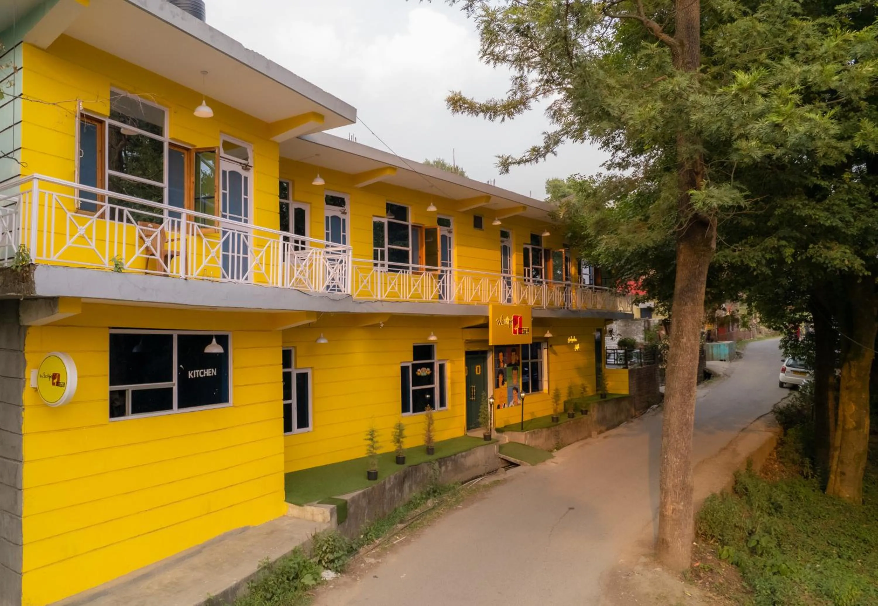 Property building in Whoopers Hostel Bir